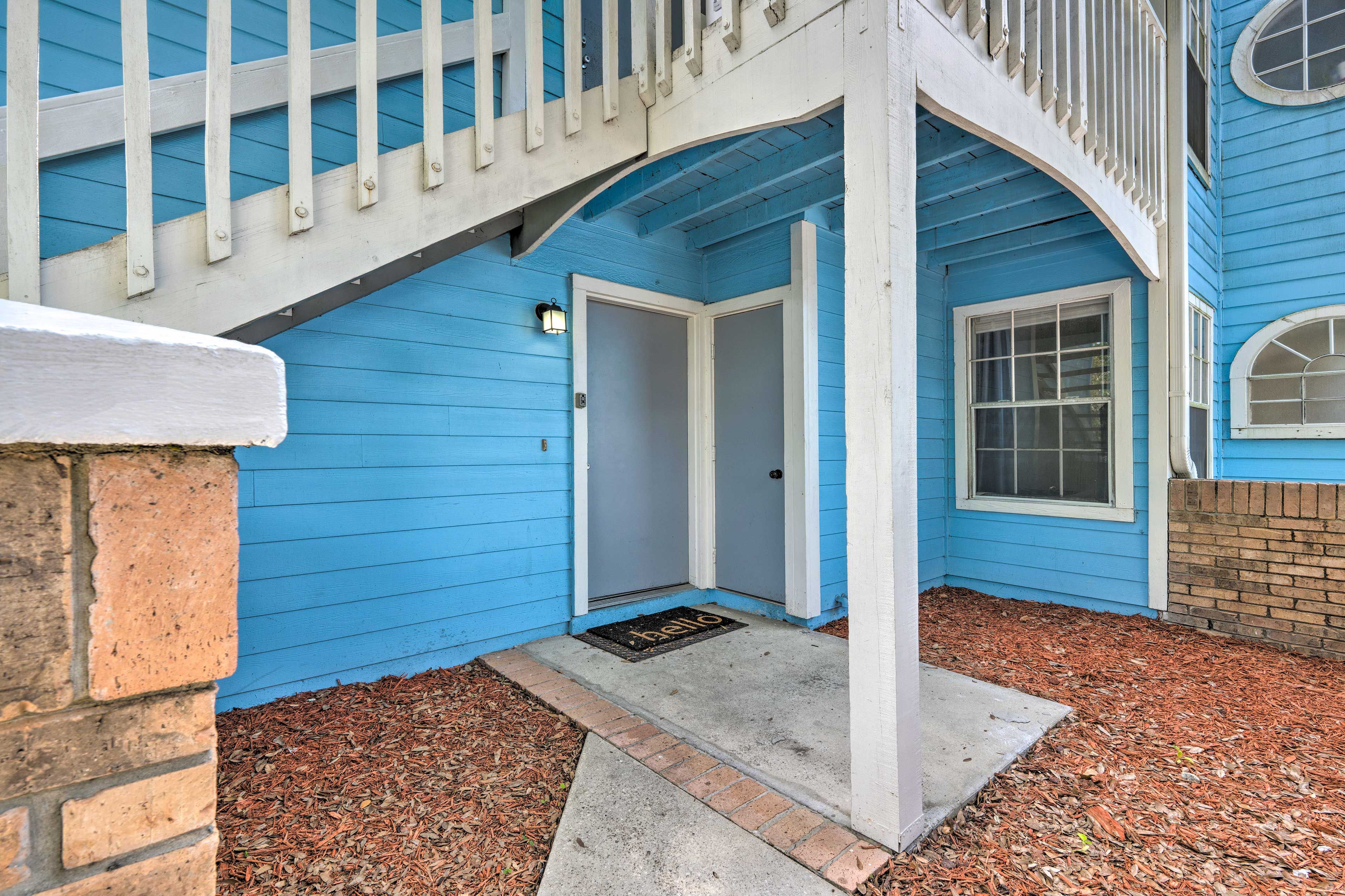 Condo Exterior | Parking | Community Parking Lot (First-Come, First-Served)