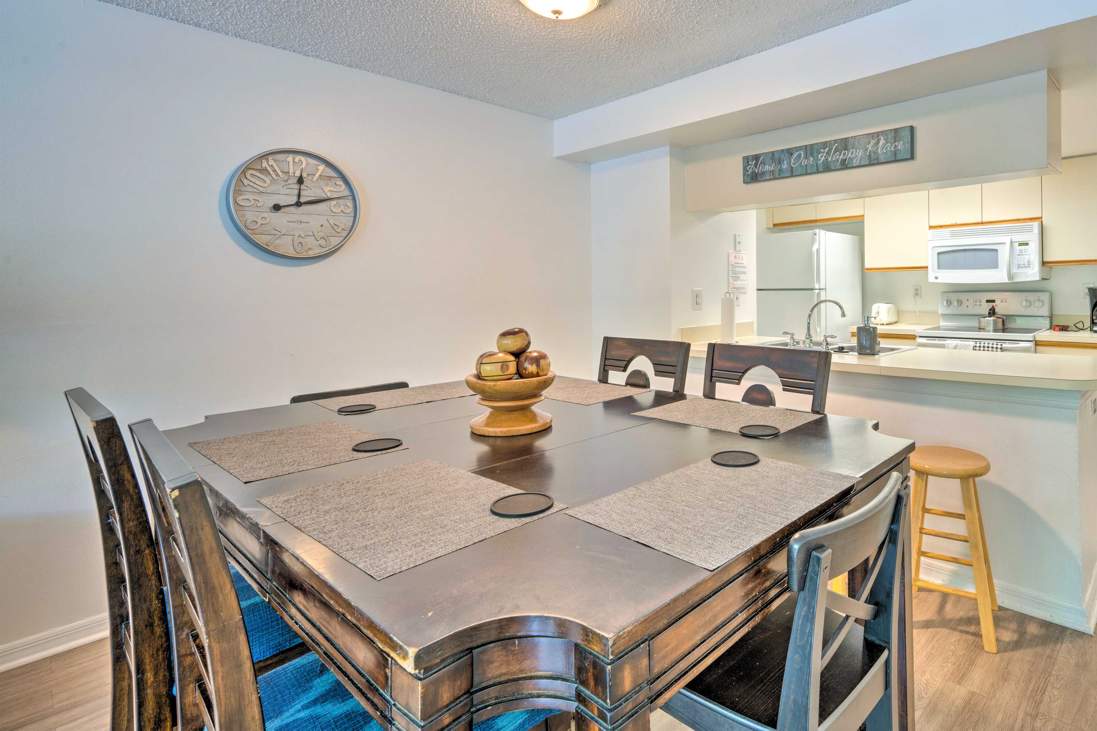 Dining Area | Dishware & Flatware Provided