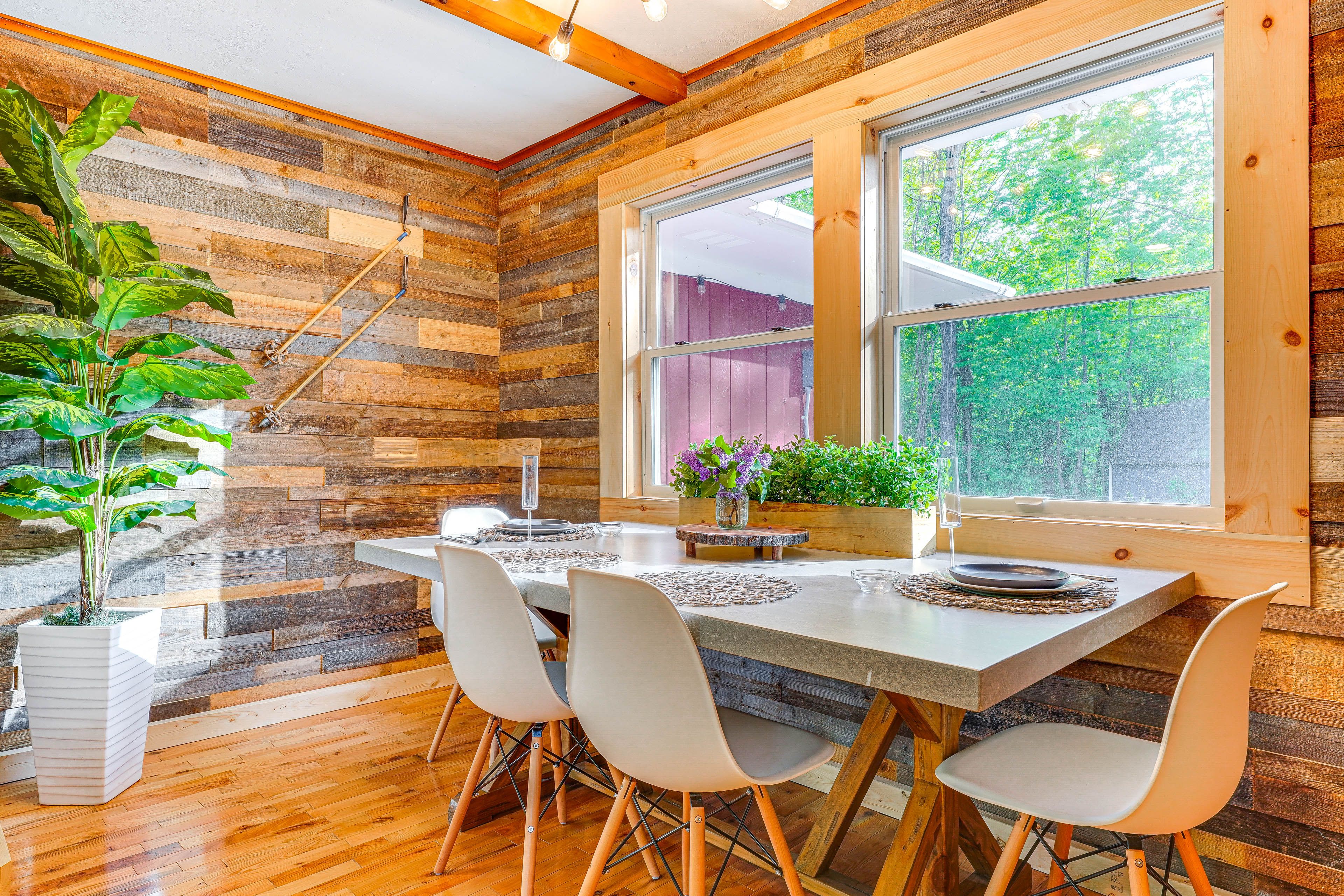 Dining Area | Dishware/Flatware