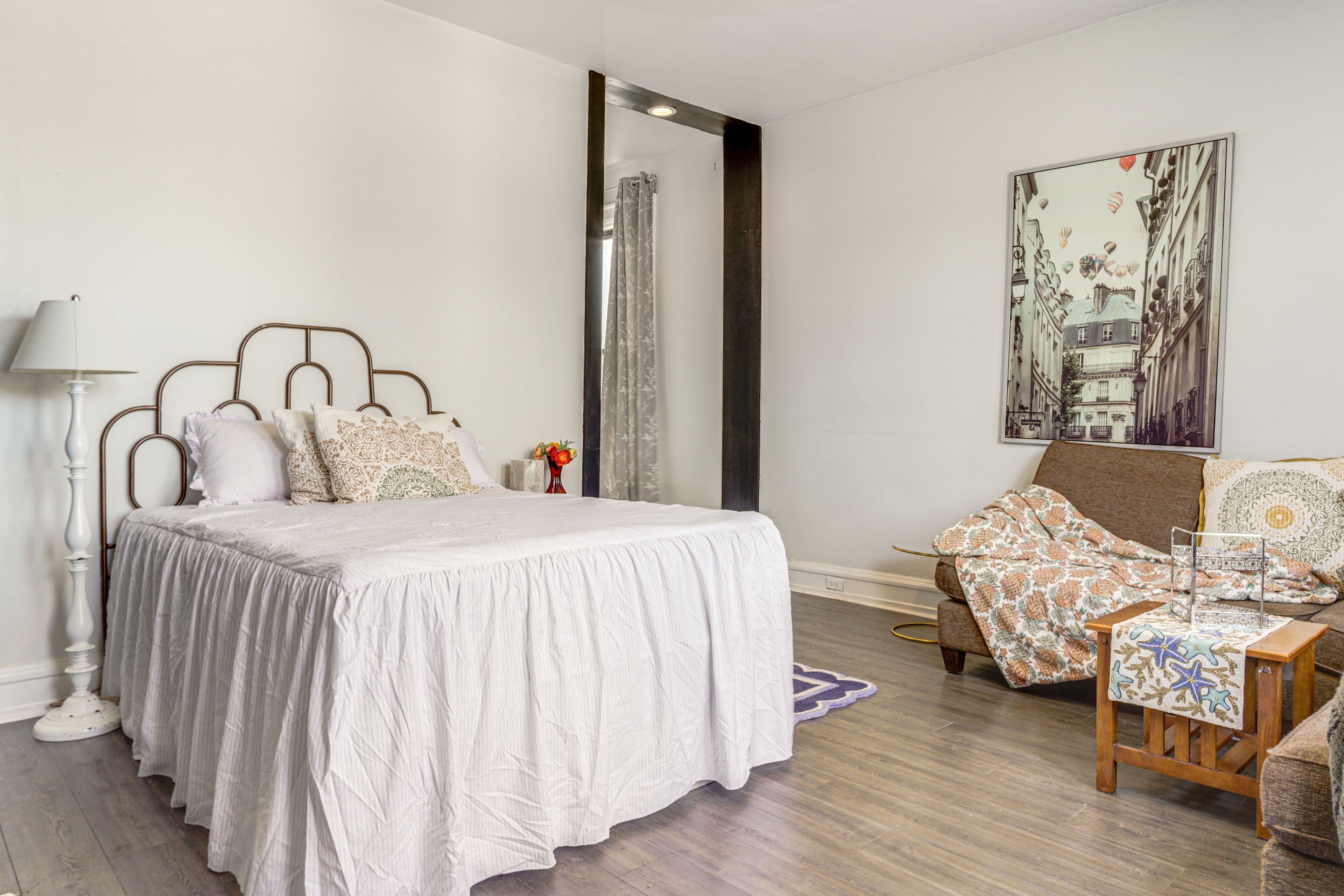 Bonus Room | Queen Bed | Smart TV | Seating Area