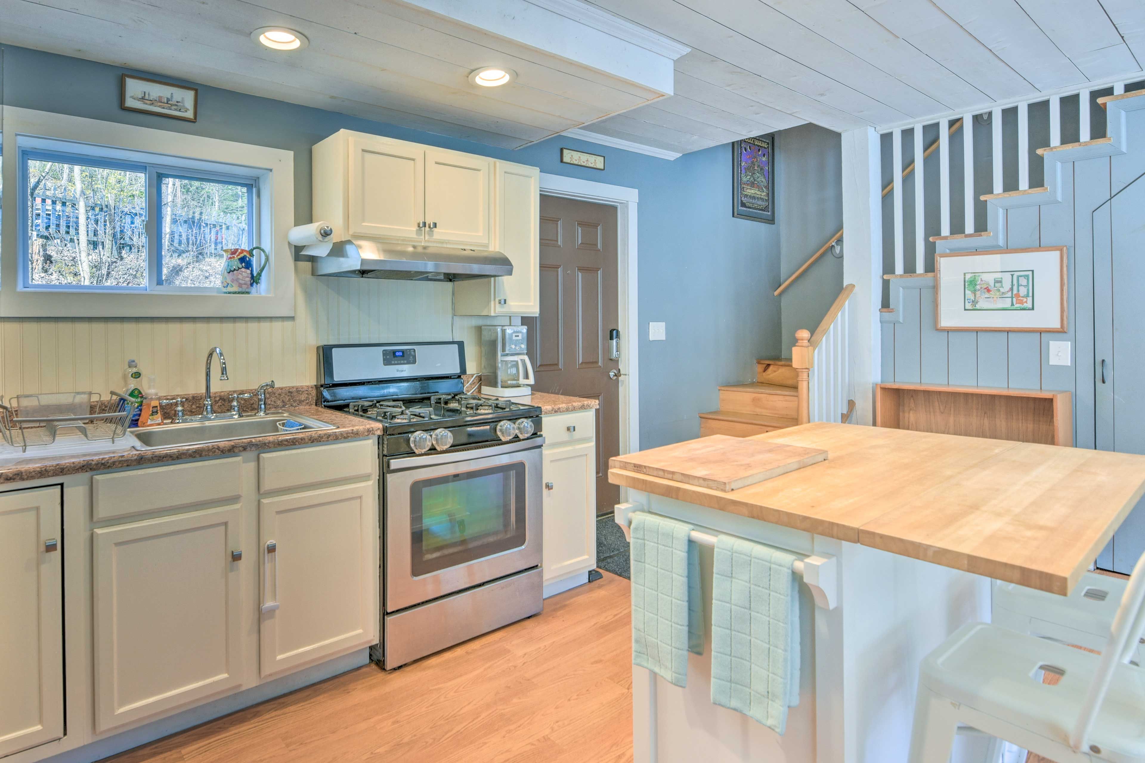 Well-Equipped Kitchen | Dishware & Flatware