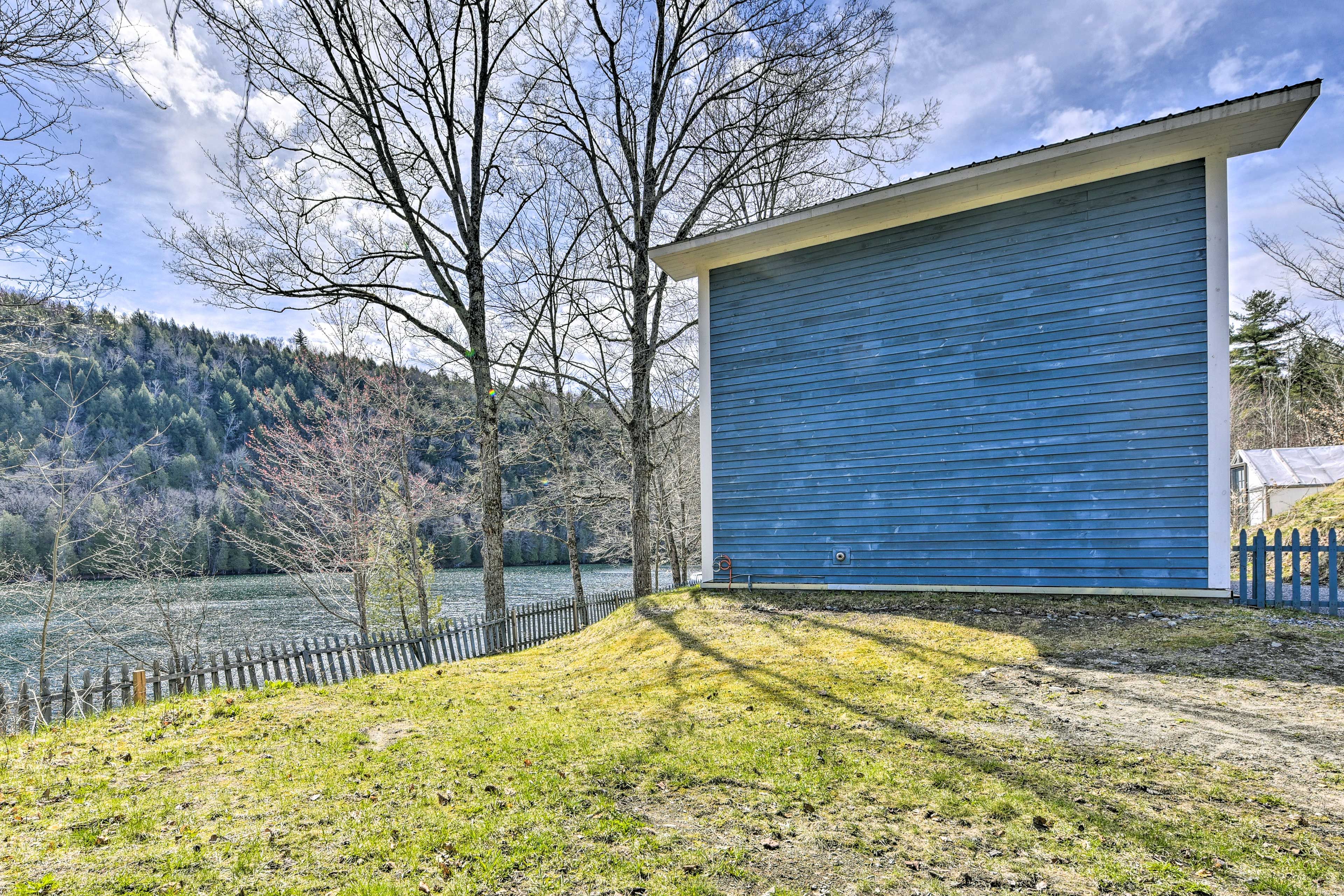 Side Exterior | Fire Pit