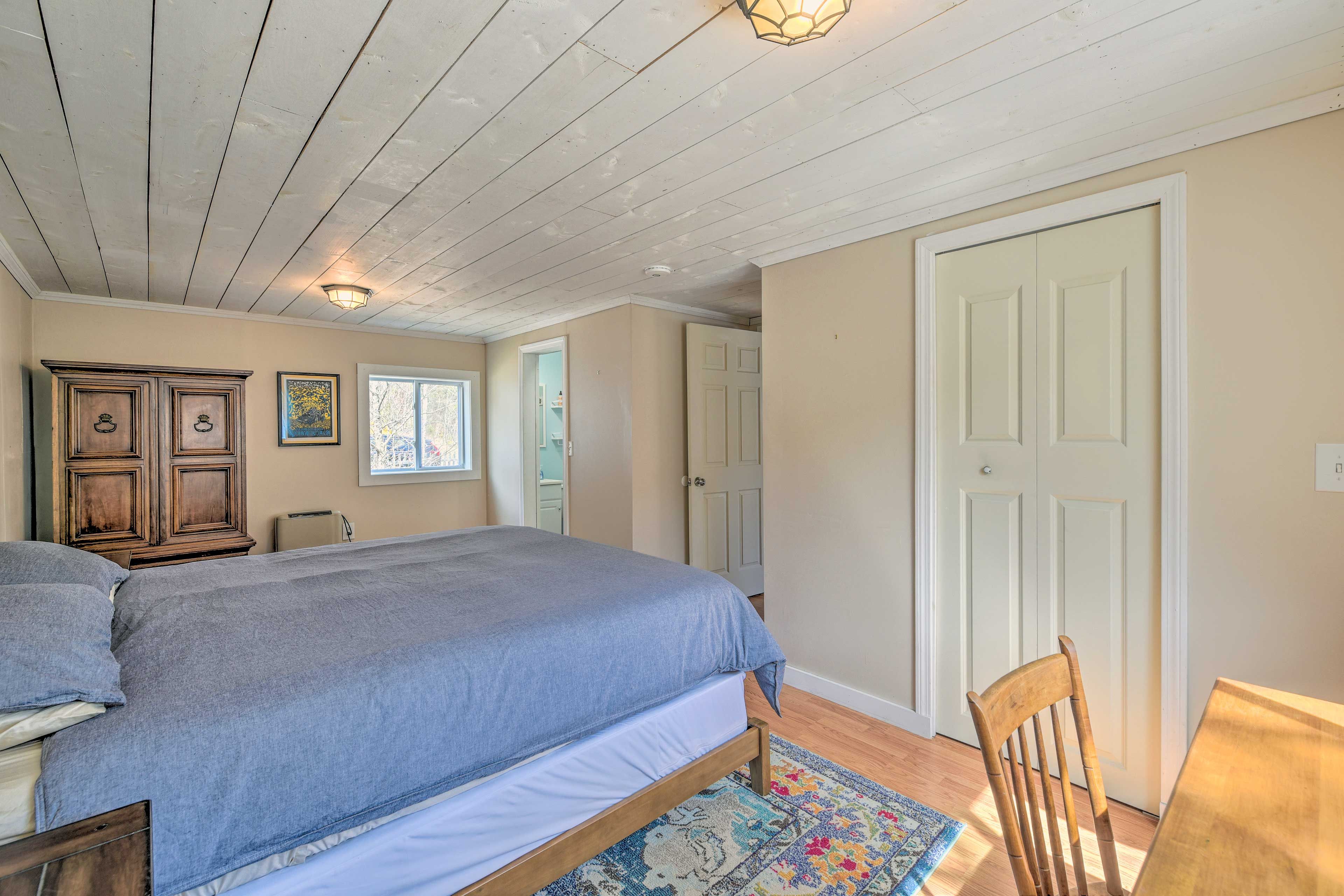 Bedroom 1 | Linens & Towels