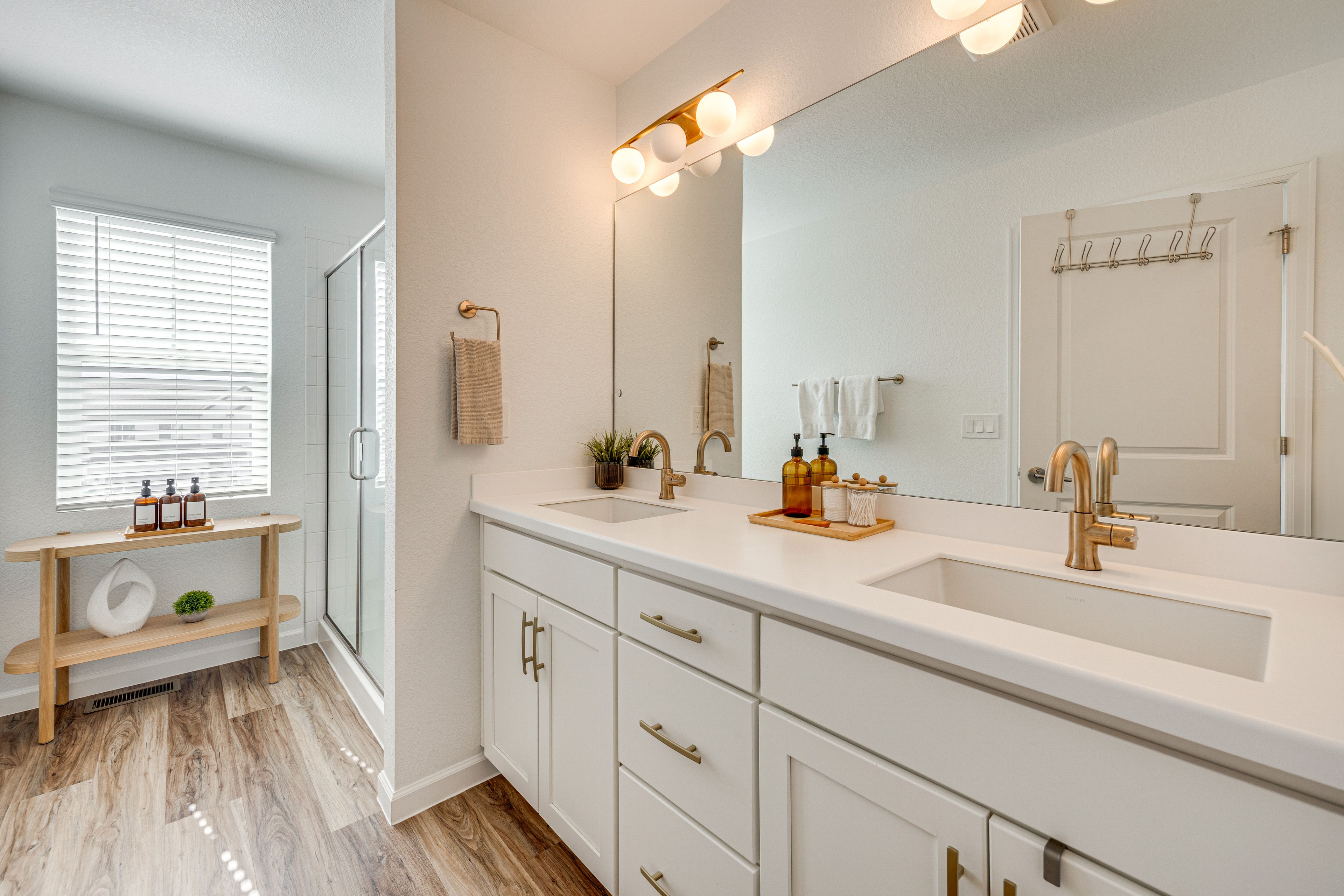 En-Suite Bathroom | 2nd Floor | Towels & Linens Provided
