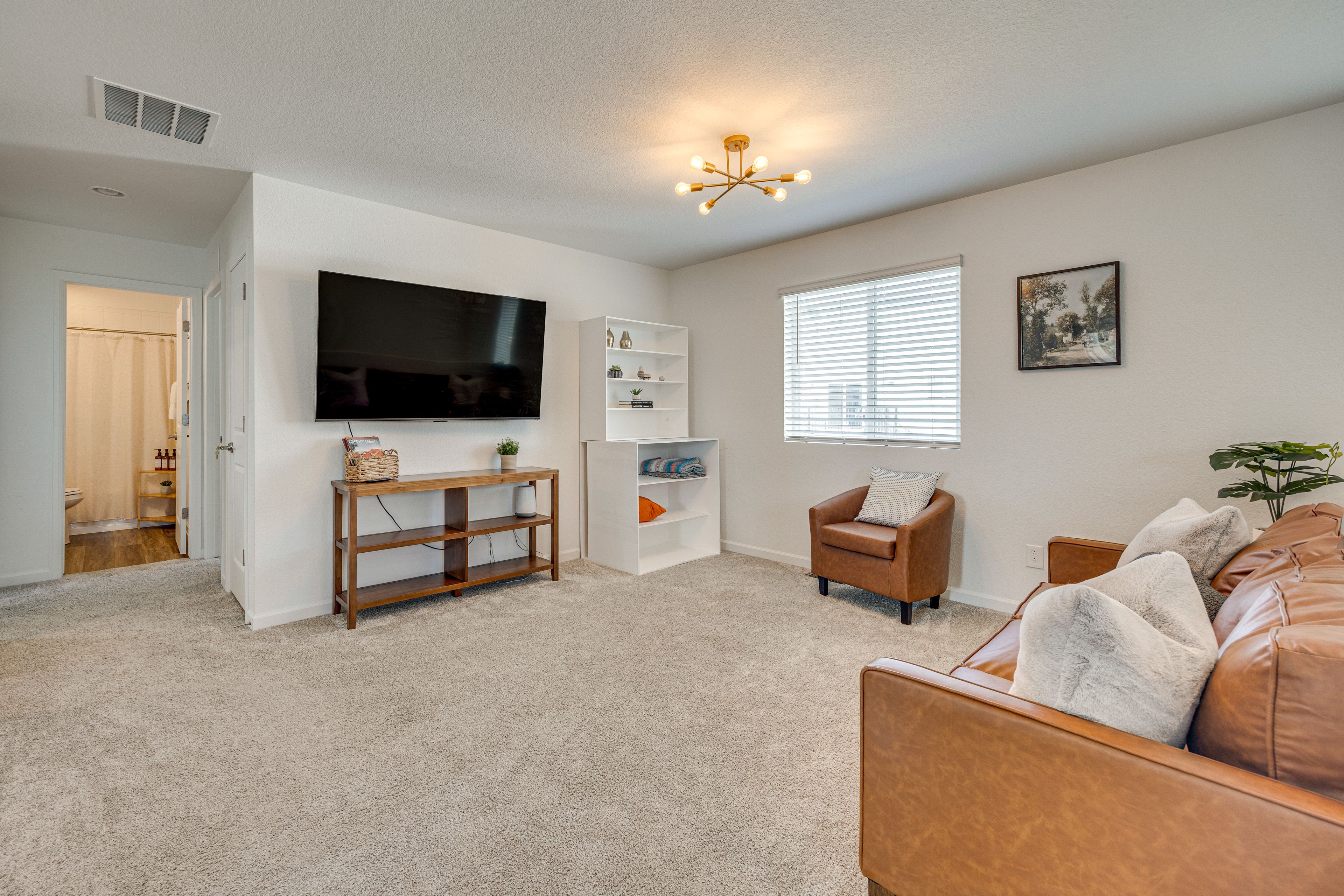 Loft | 2nd Floor | Smart TV | Books