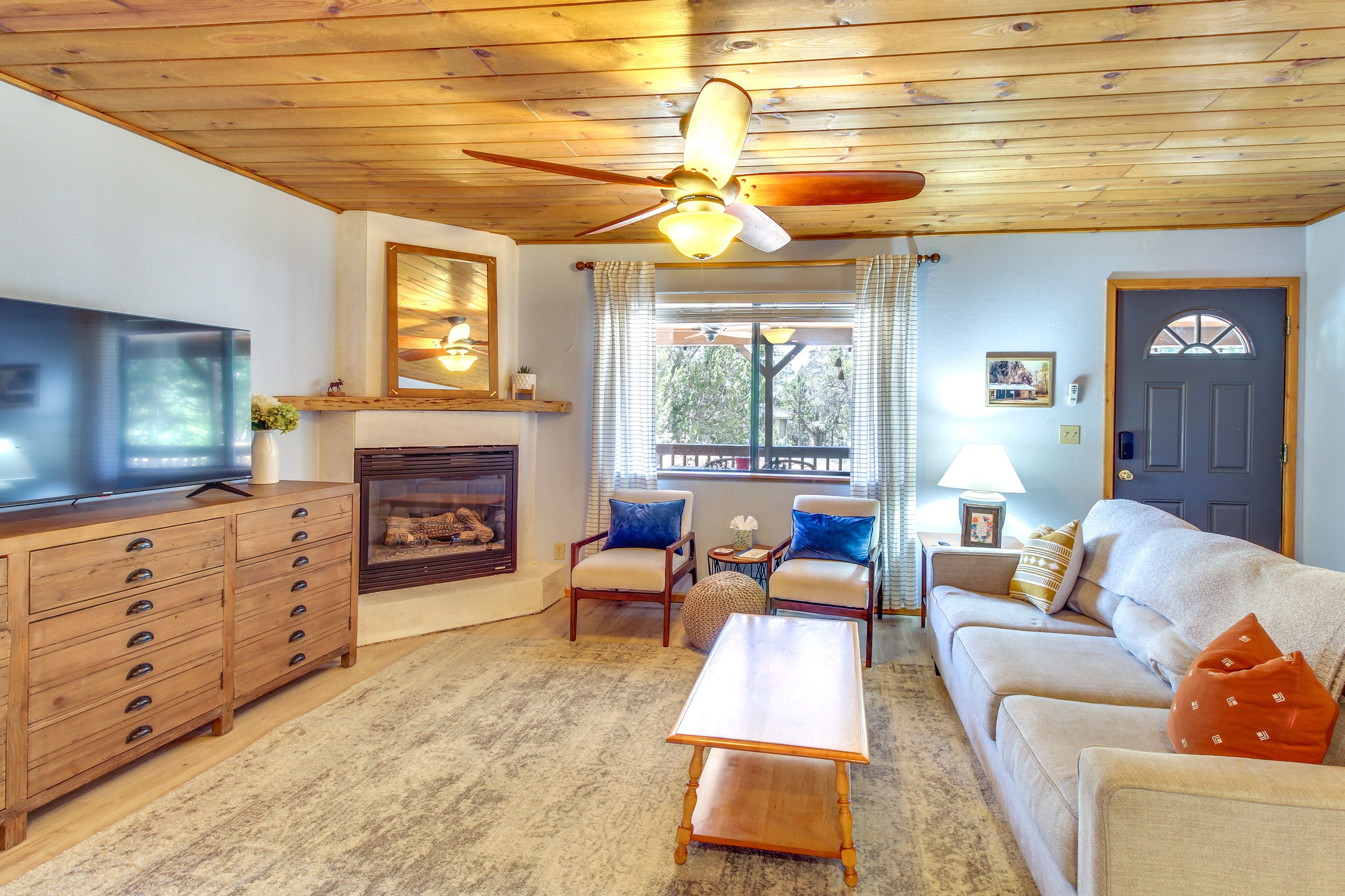 Living Room | Smart TV | Gas Fireplace | Sleeper Sofa