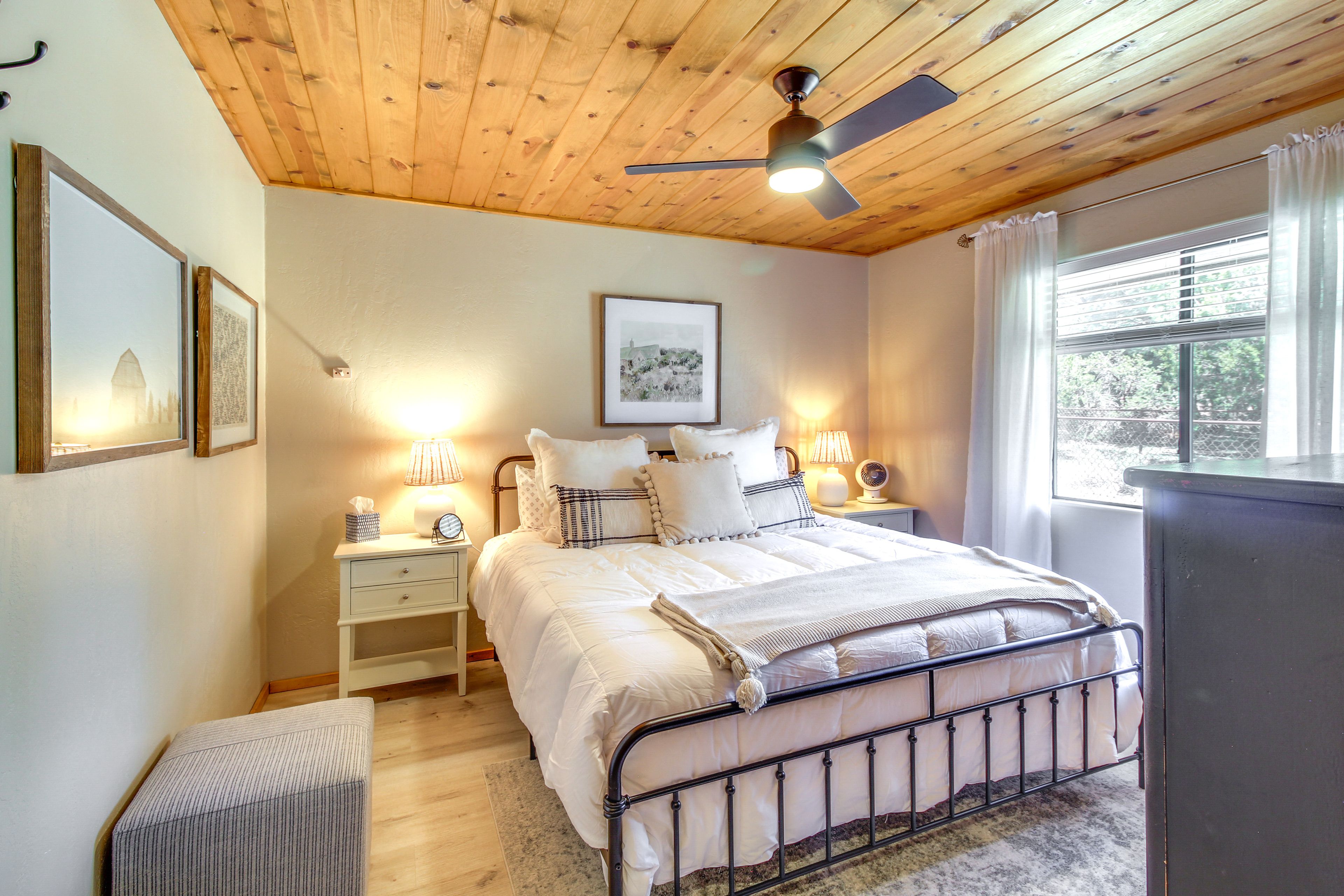 Bedroom 1 | King Bed