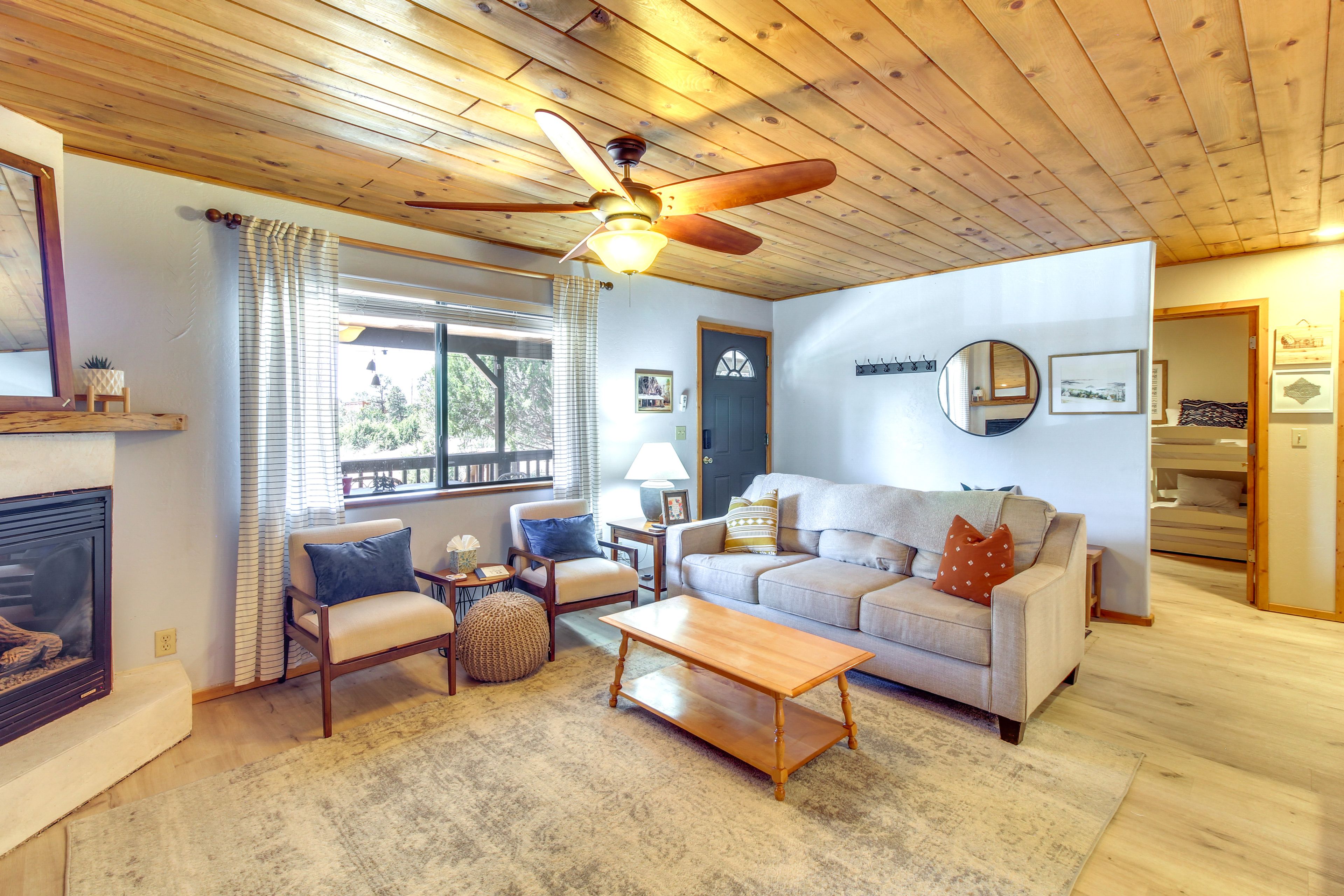 Heber-Overgaard Vacation Rental | 2BR | 1BA | 905 Sq Ft | Stairs Required