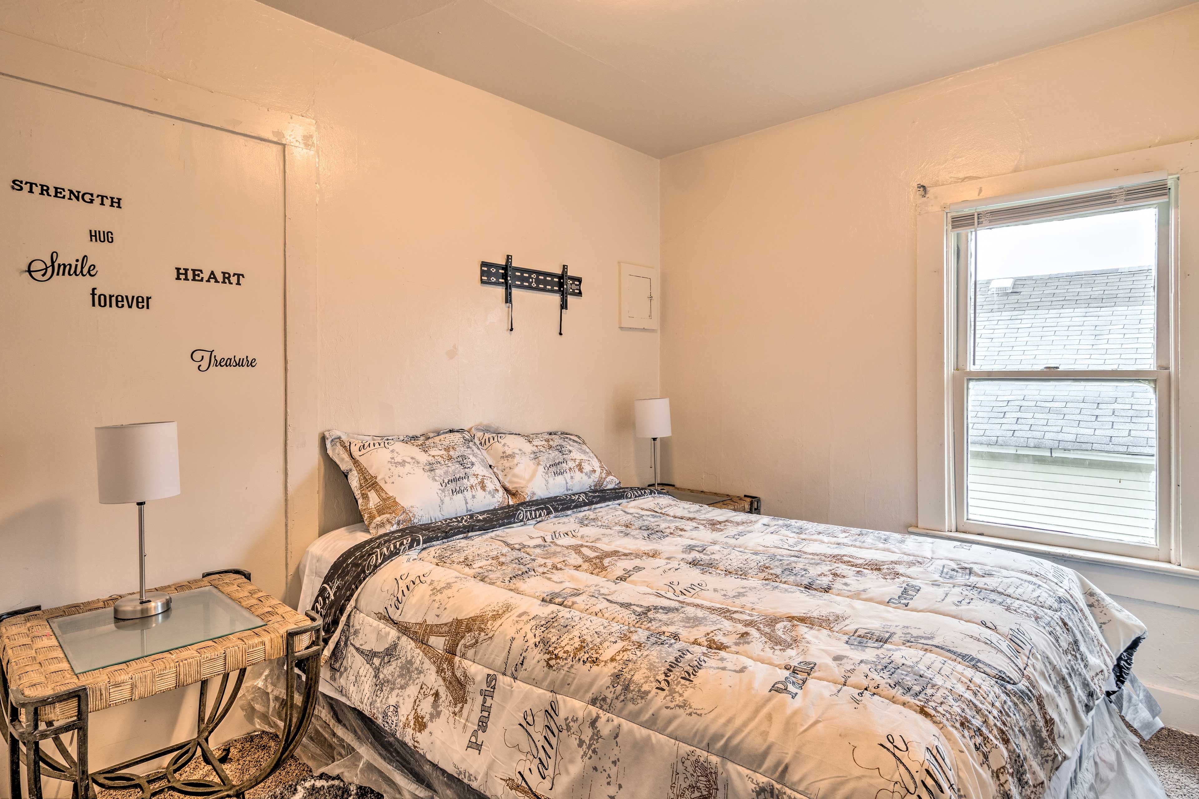 Bedroom 1 | Upper Level | Queen Bed