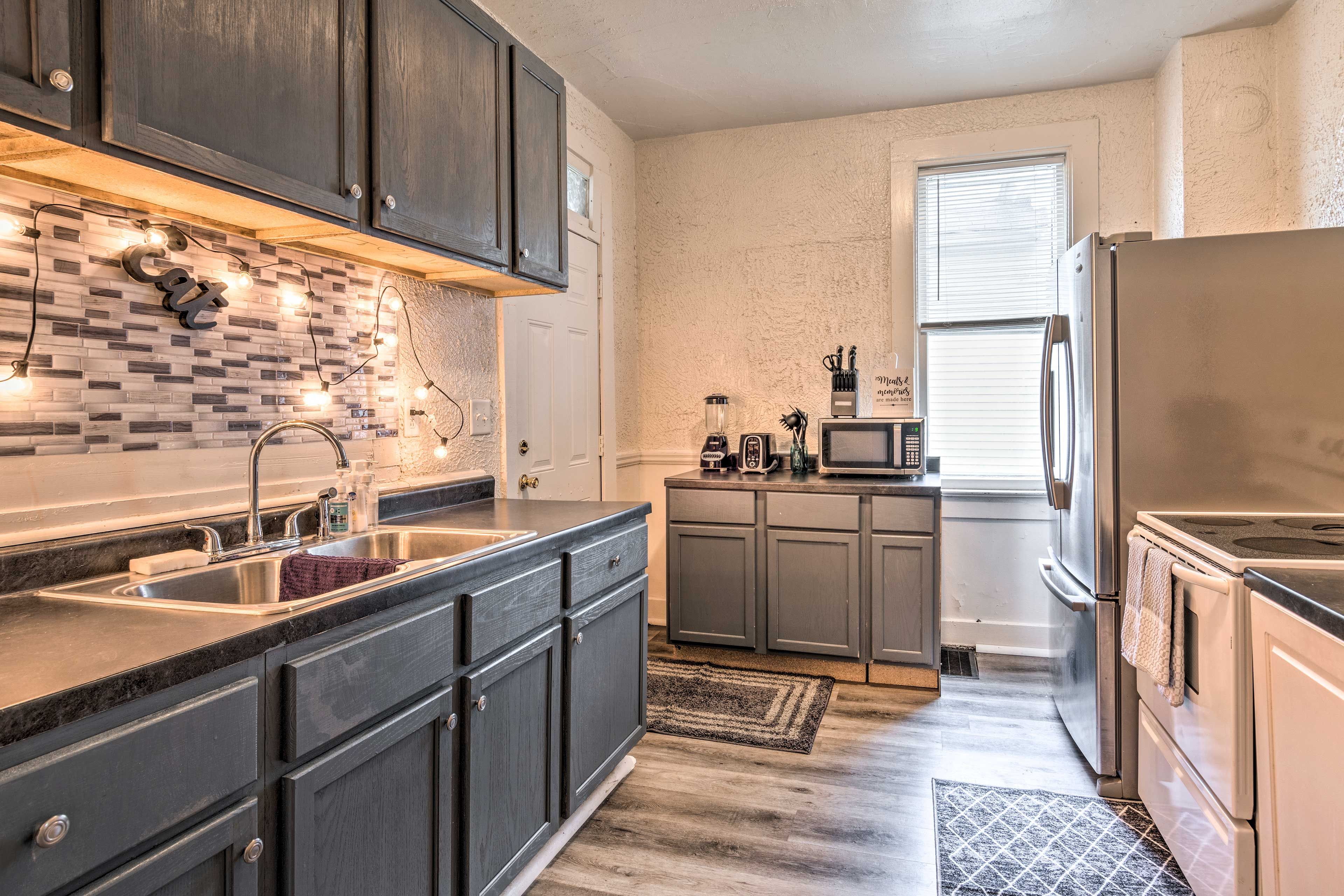 Kitchen | Keurig Coffee Maker | Complimentary Spices
