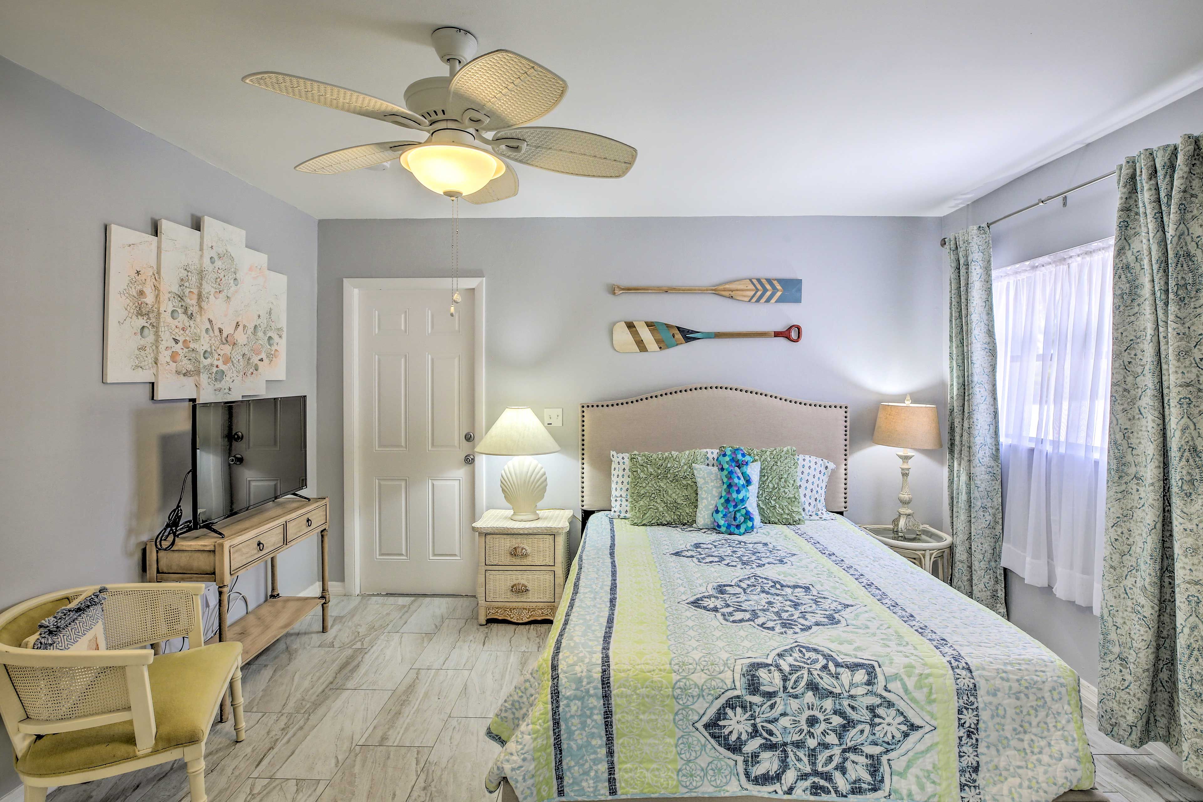 Bedroom 2 | Main Level | Queen Bed
