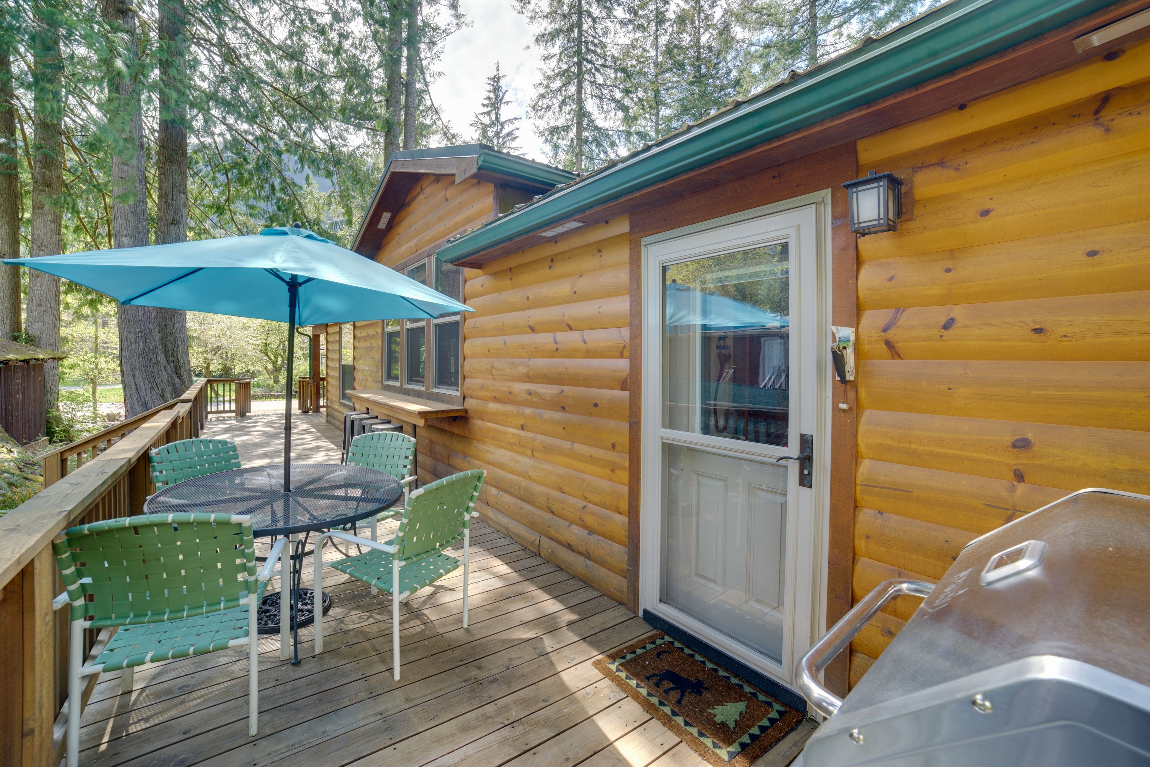 Deck | Gas Grill | Dining Area