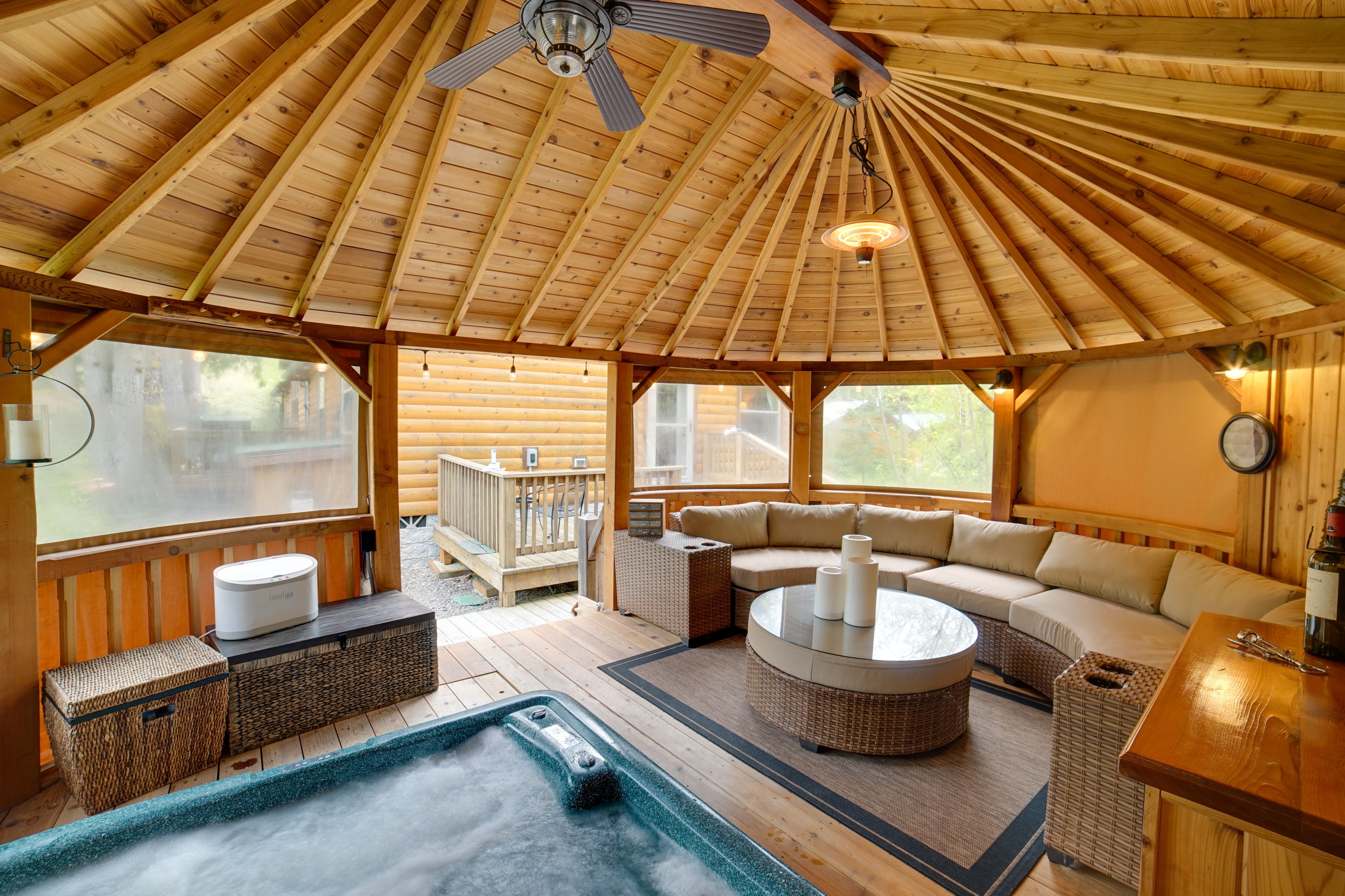Hot Tub | Lounge Seating | Beverage Cooler | Smart TV