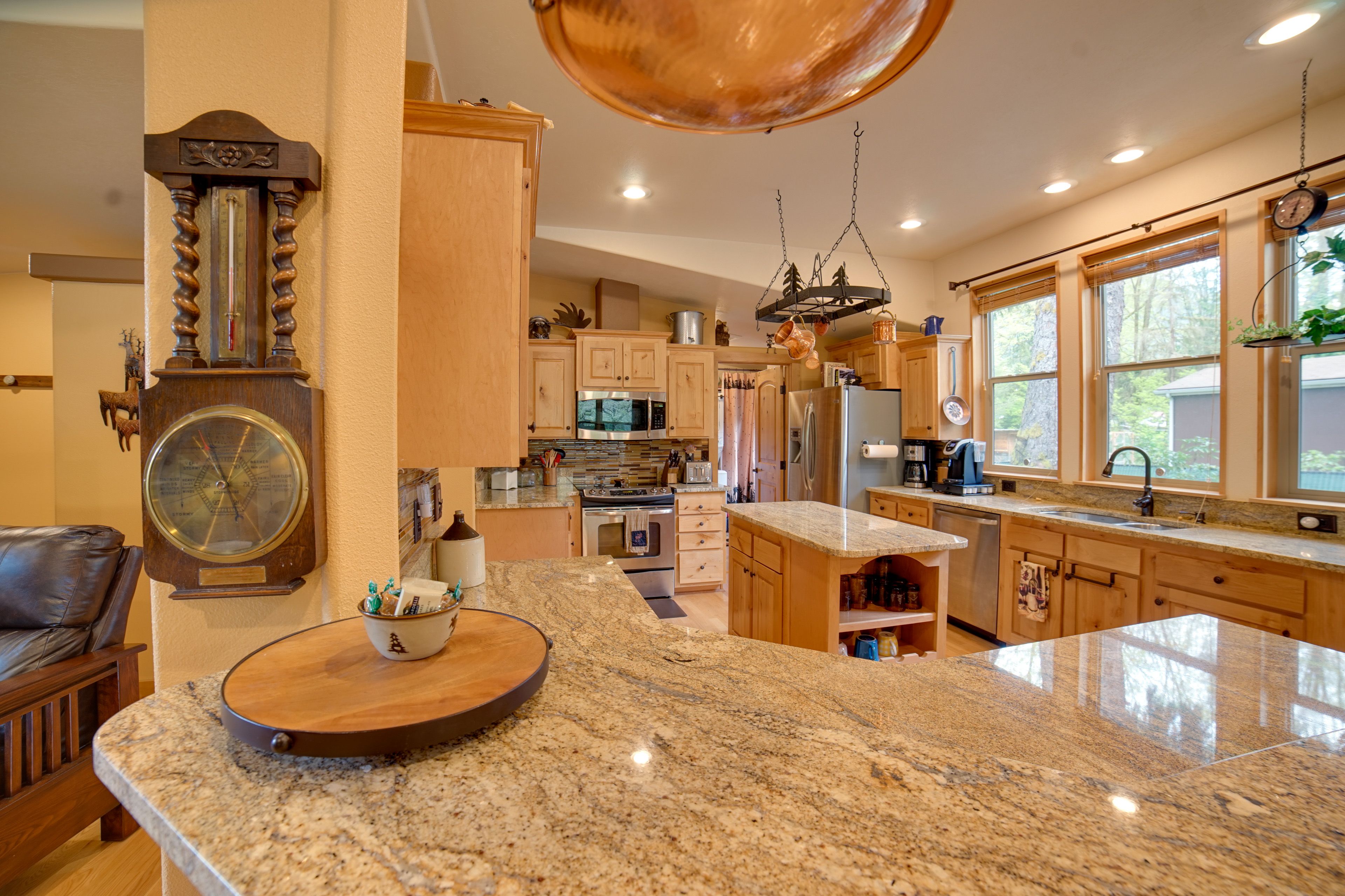 Full Kitchen | Dishwasher | Fridge | Electric Range | Microwave