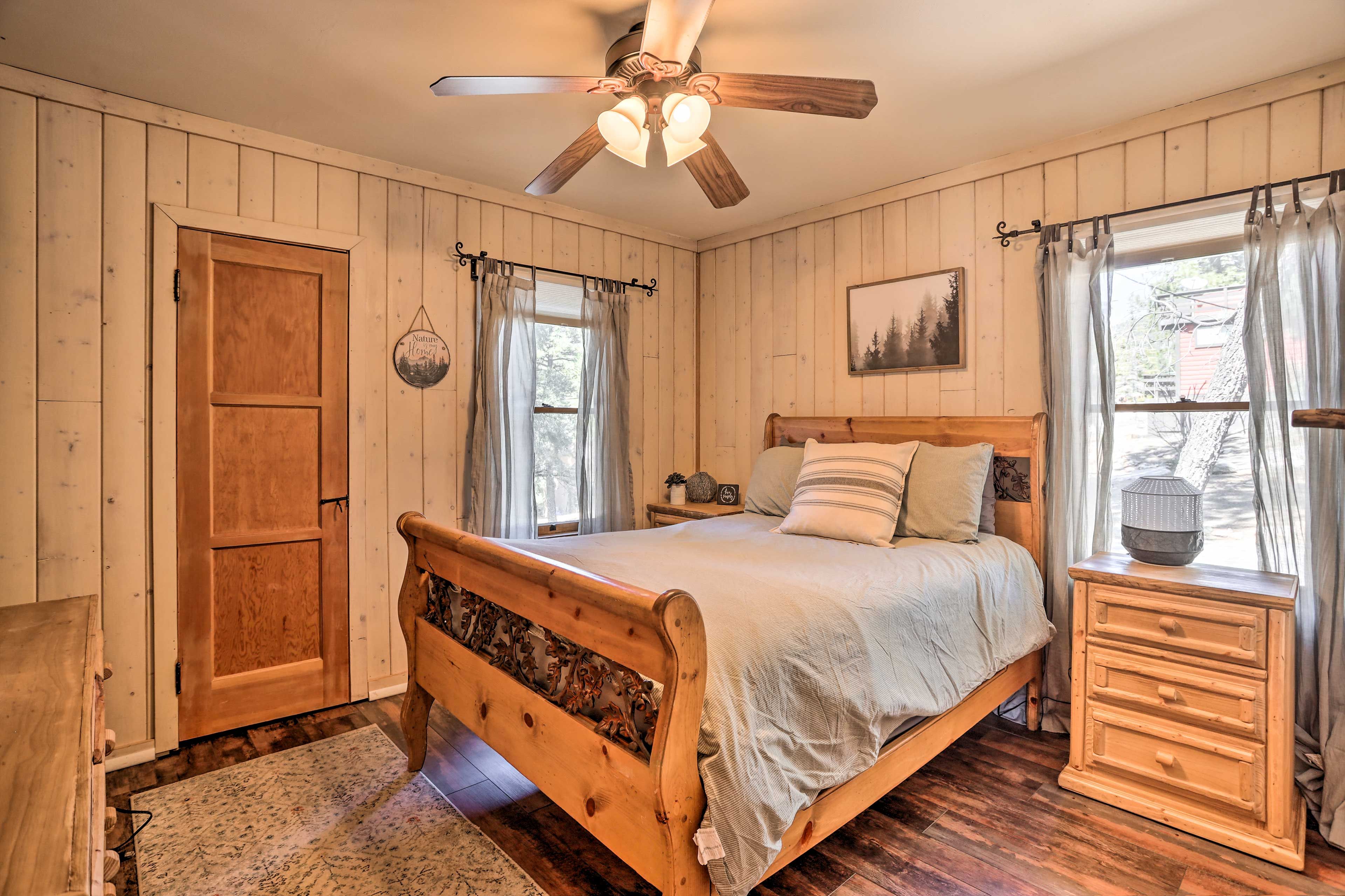 Bedroom 2 | Queen Bed | Main Floor