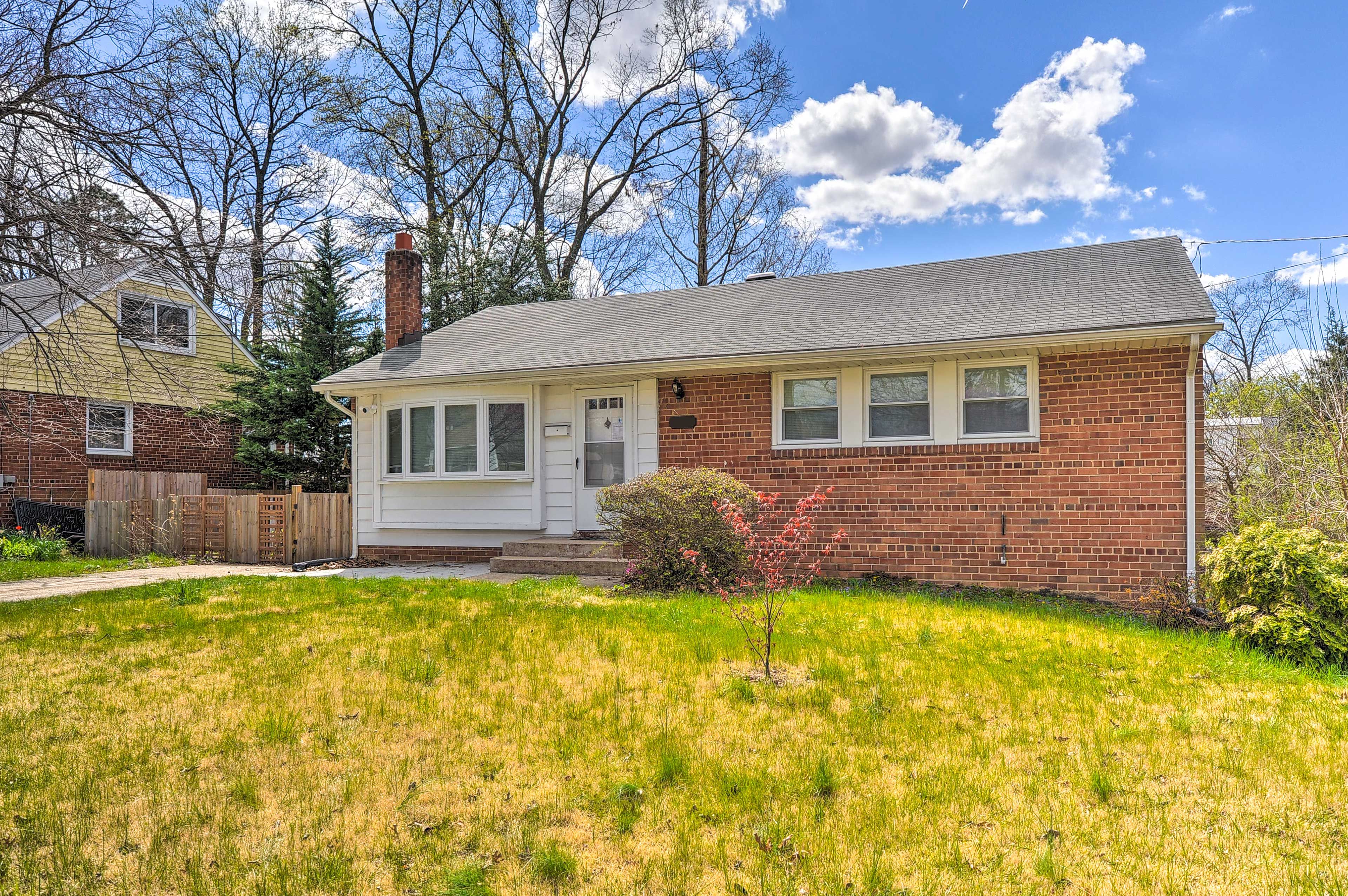 New Carrollton Vacation Rental | 5BR | 2BR | 2,052 Sq Ft | Stairs Required