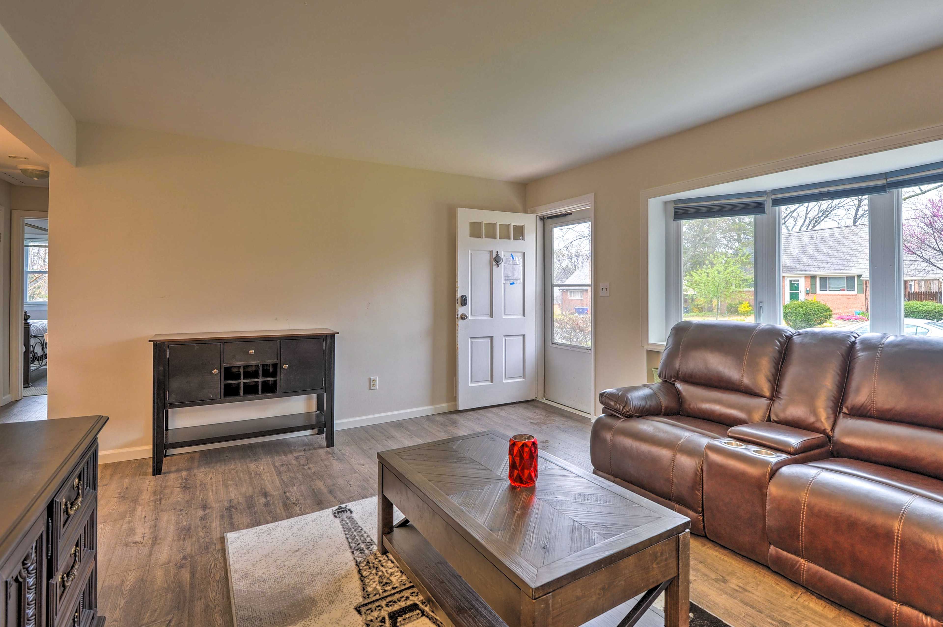Living Room | Smart TV | Cable
