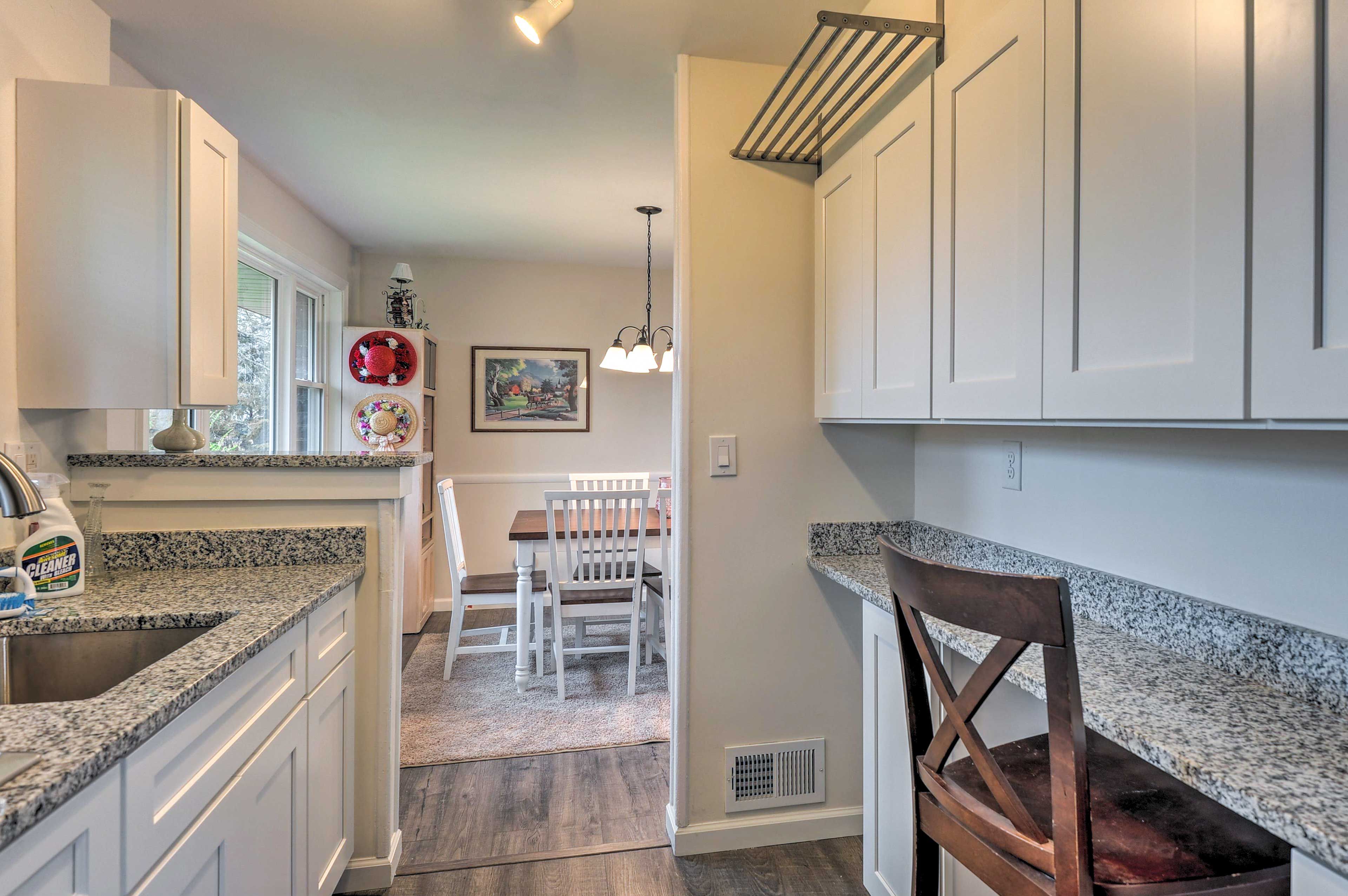 Kitchenette | Coffee Grinder | Water Filter | Ice Maker