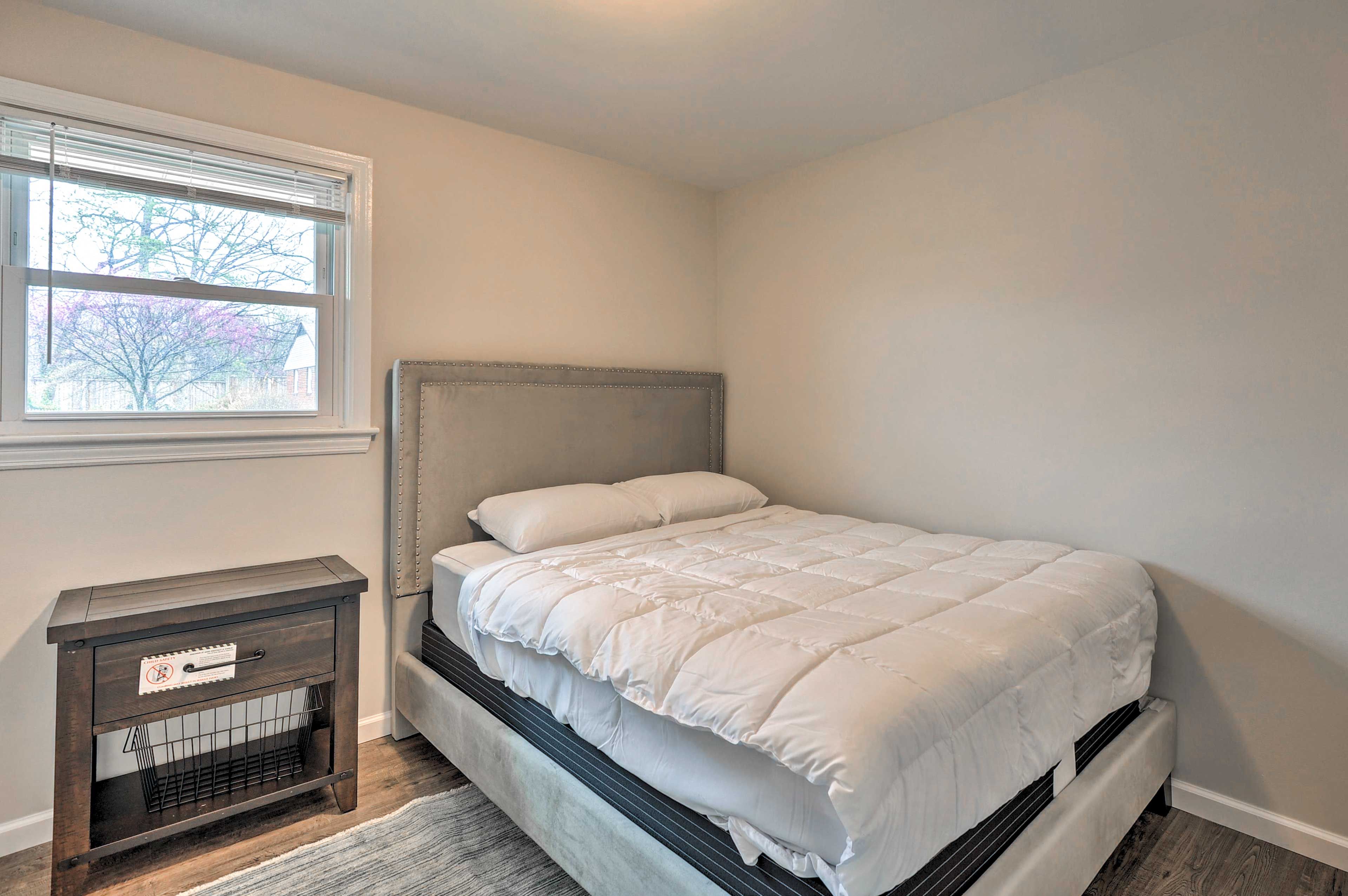 Bedroom 2 | Queen Bed | 1st Floor