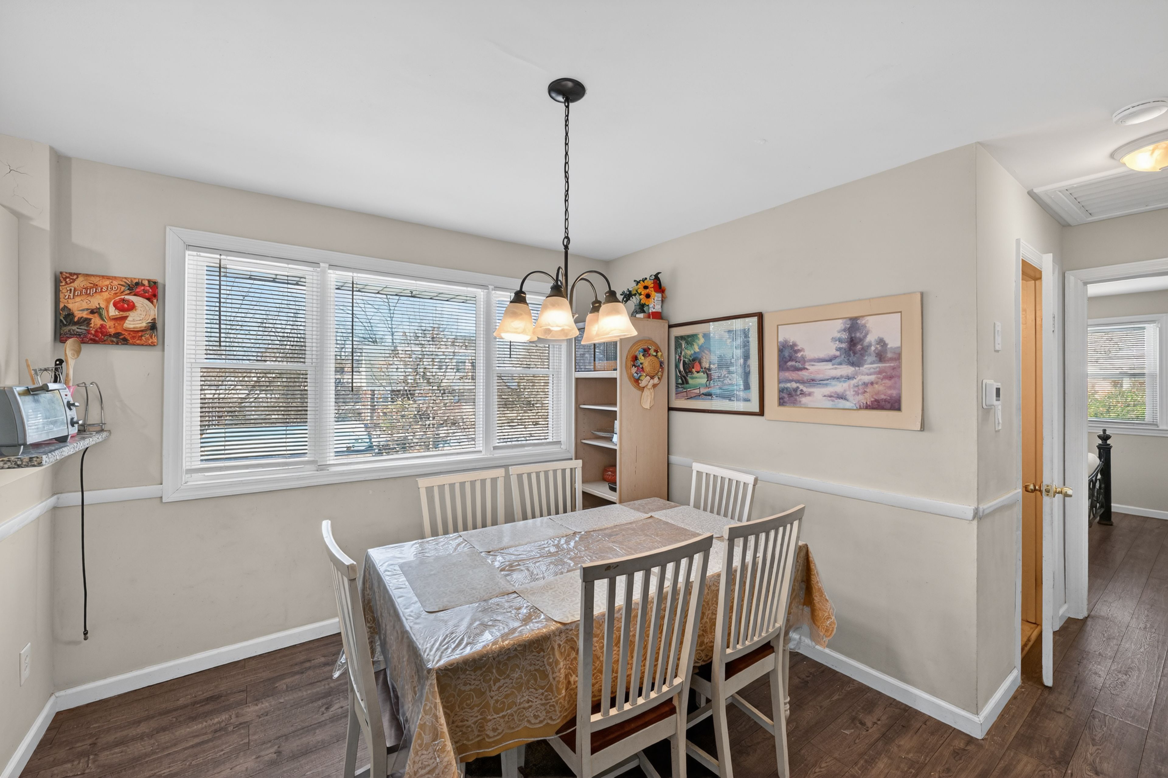 Dining Area | Dishware/Flatware