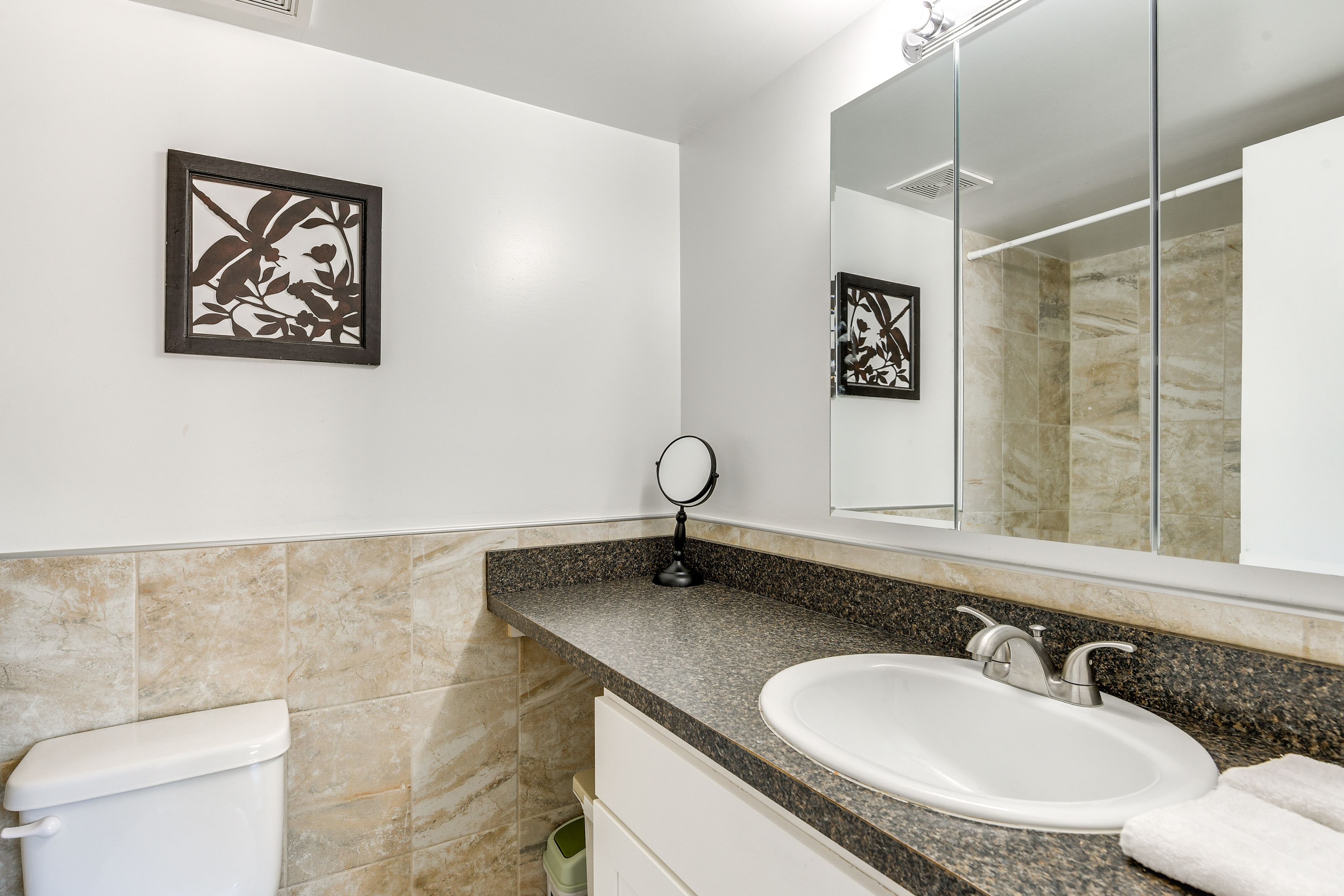 Bathroom | Complimentary Toiletries | Towels Provided