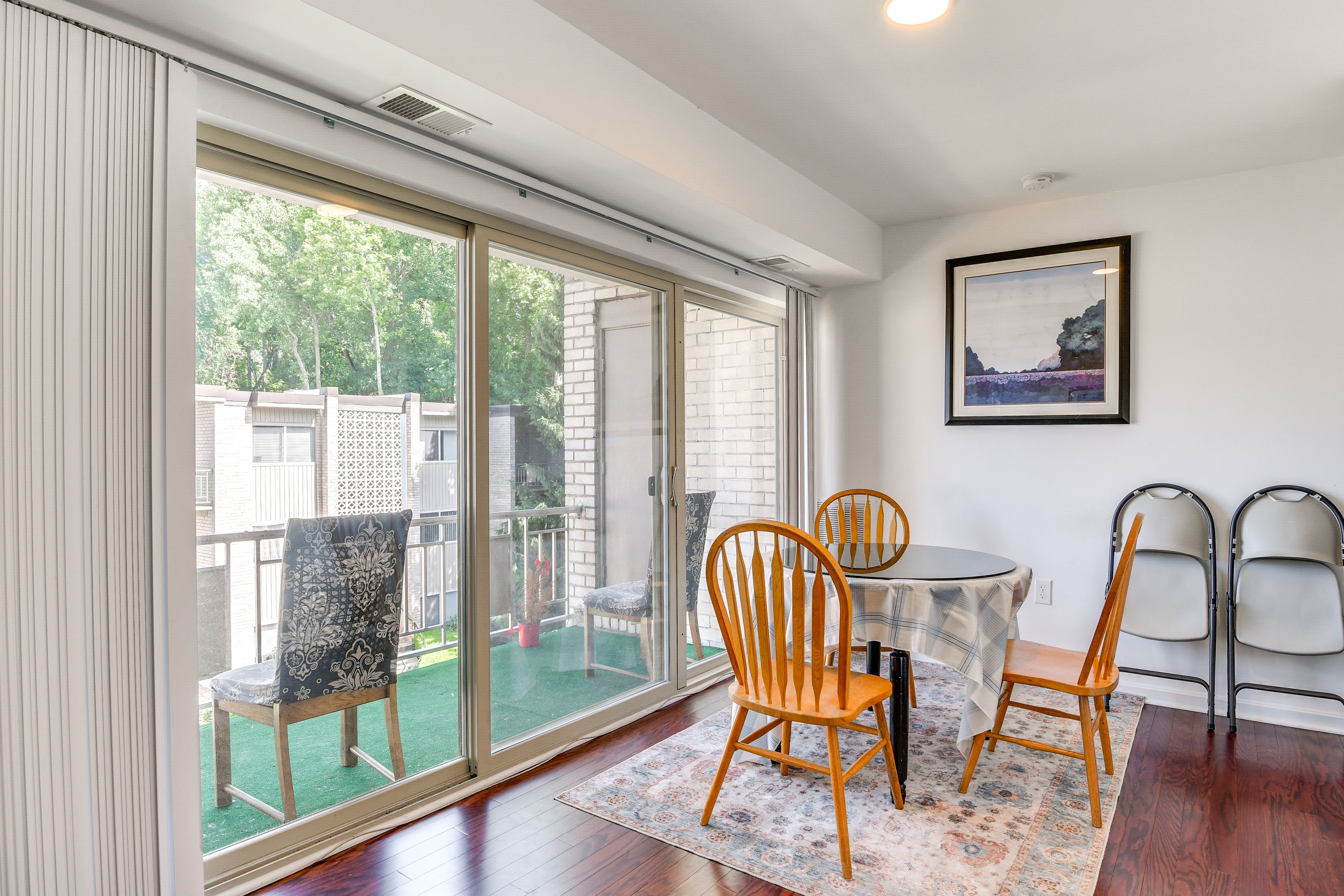 Dining Area | Dishware/Flatware Provided