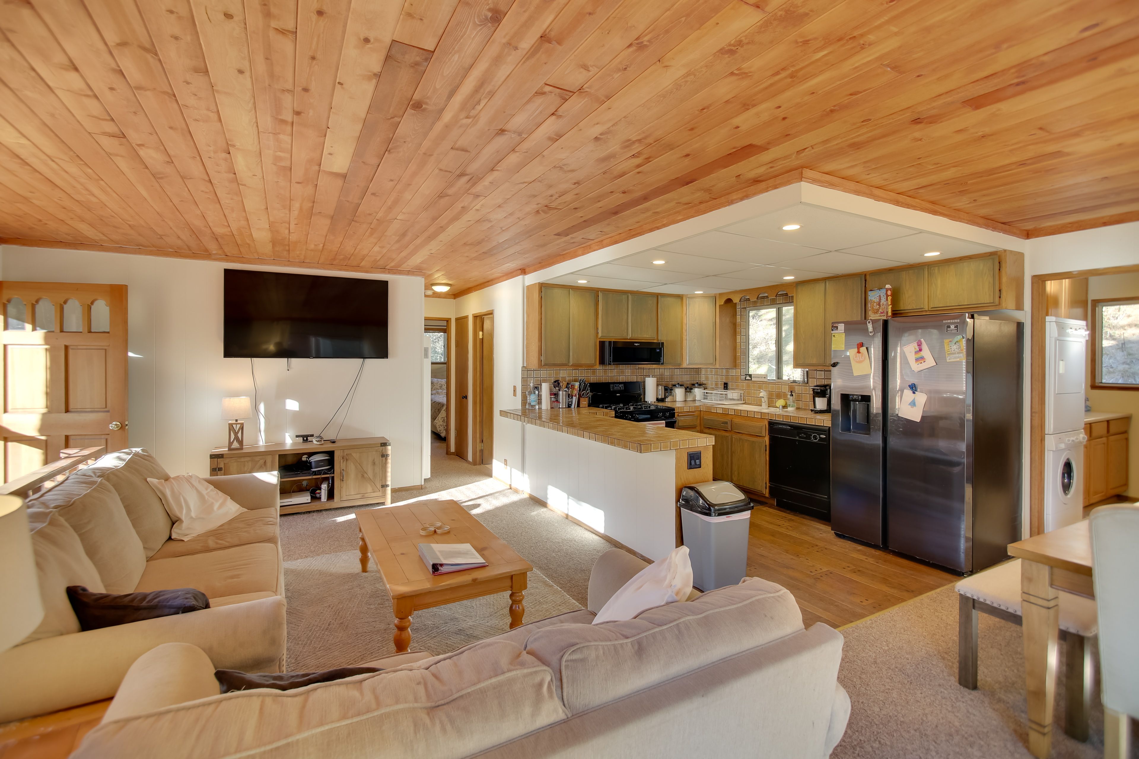 Living Room | Smart TV | Free WiFi