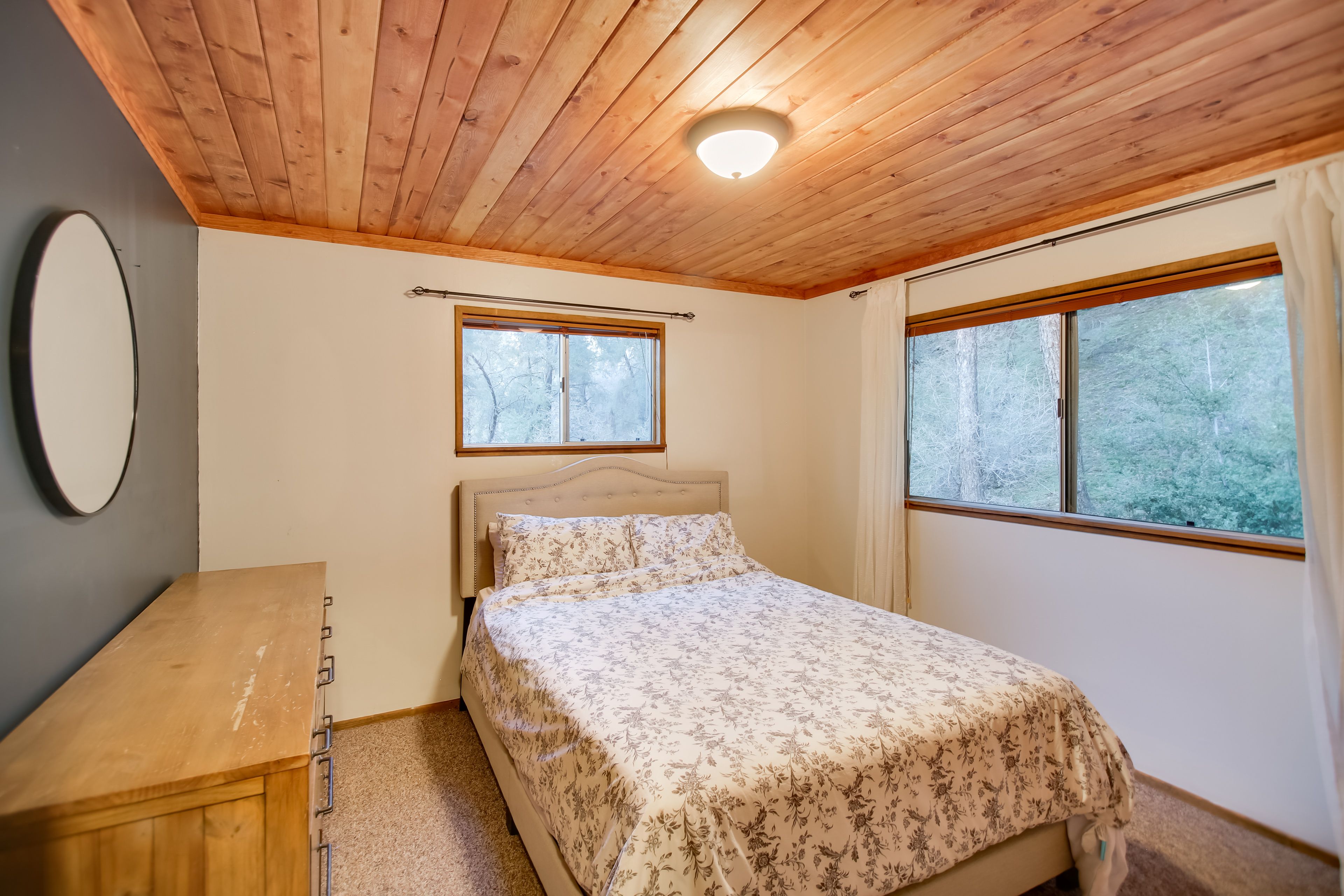 Bedroom 2 | Queen Bed