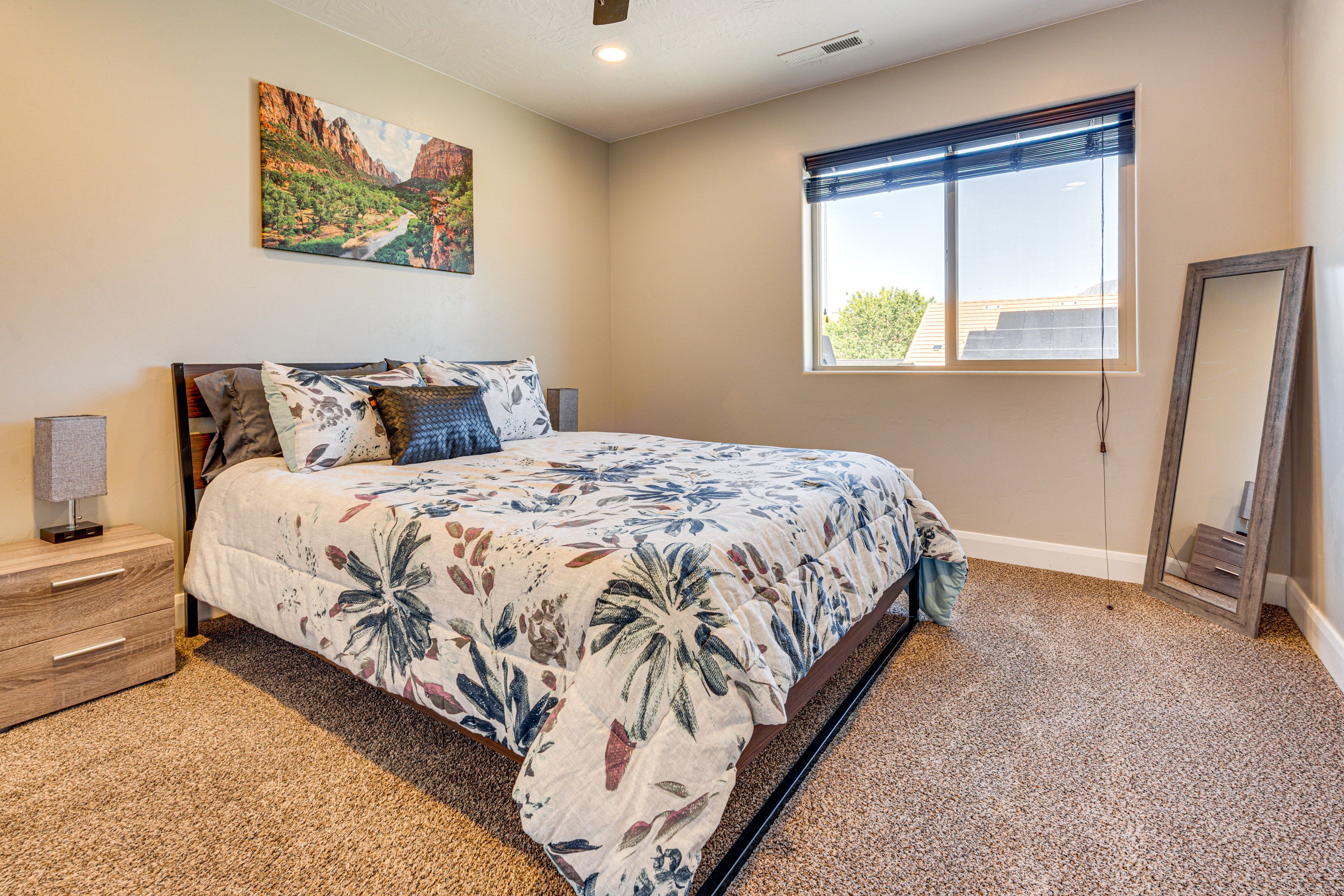 Bedroom 2 | Queen Bed