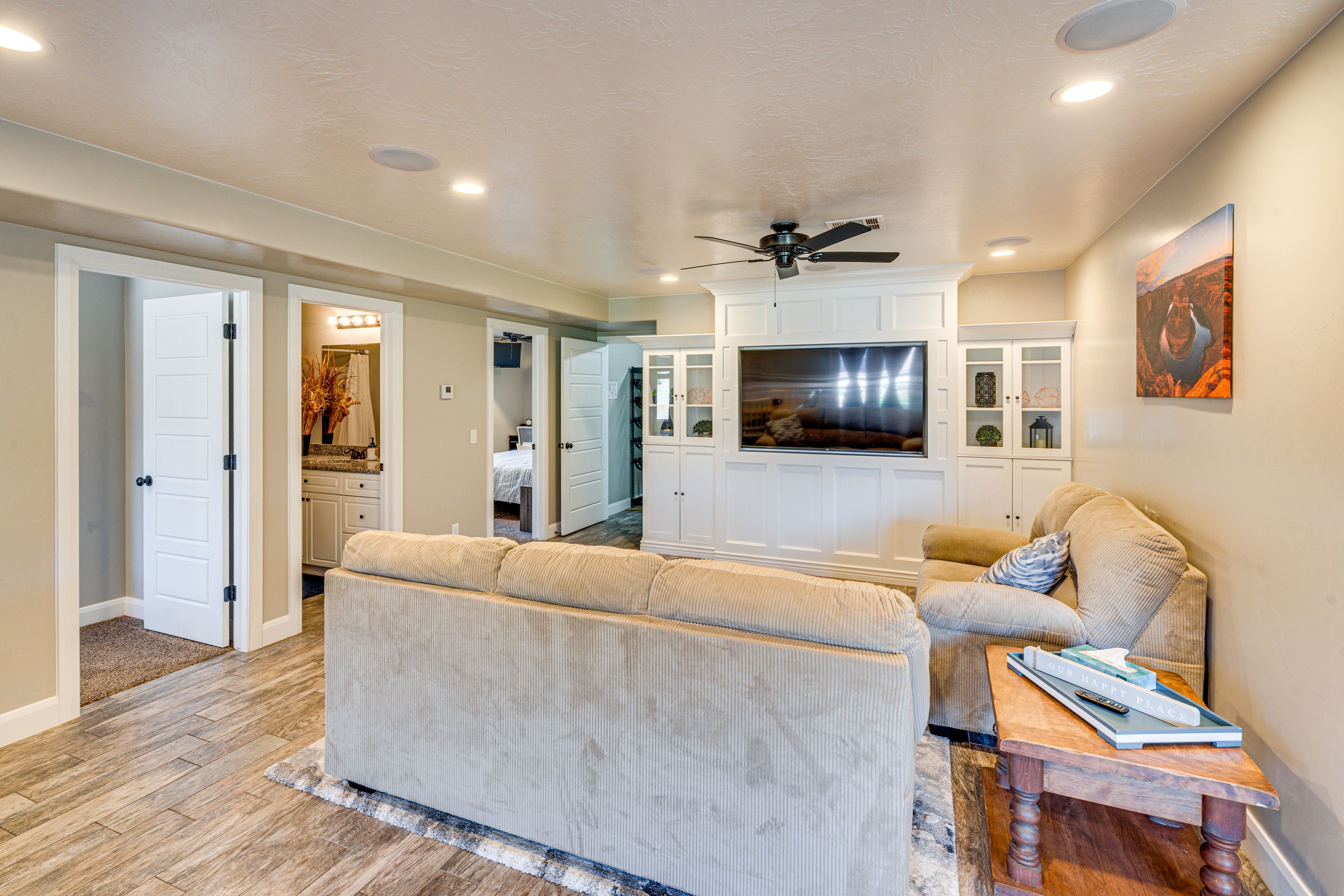 Living Room | Smart TV | Free WiFi