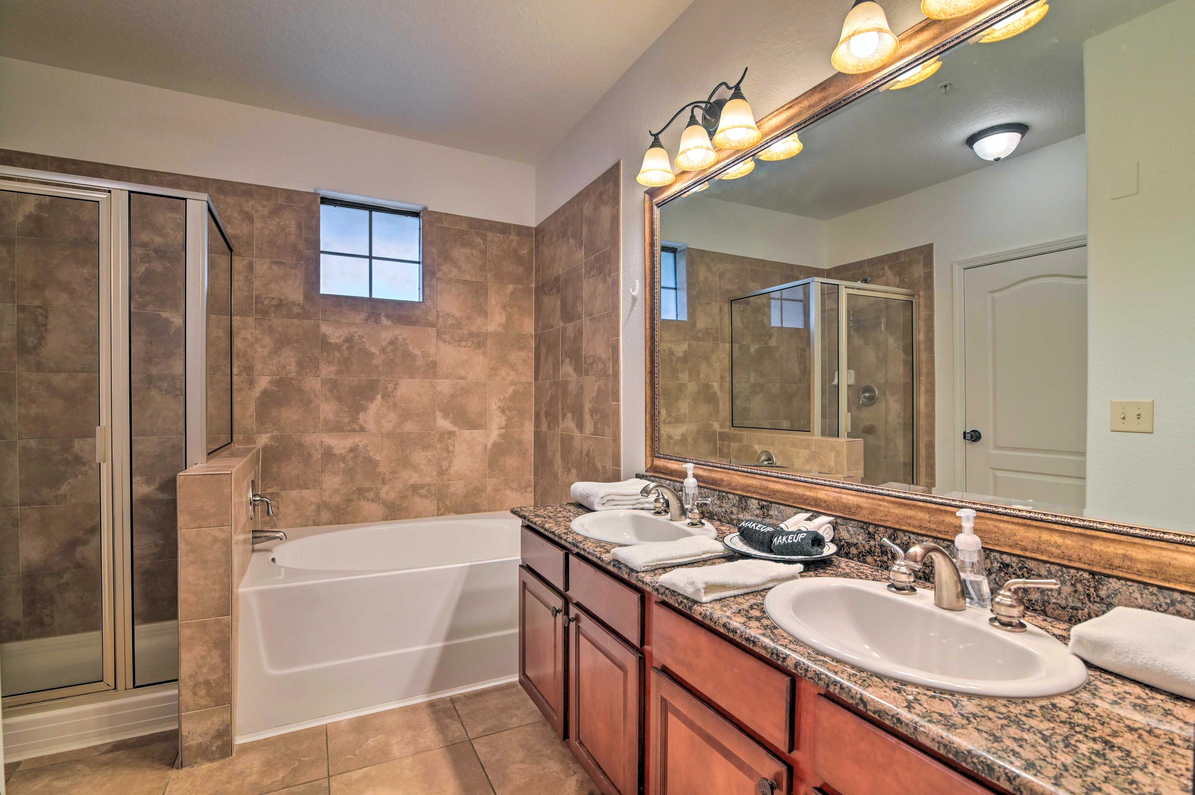 En-Suite Bathroom | Complimentary Toiletries