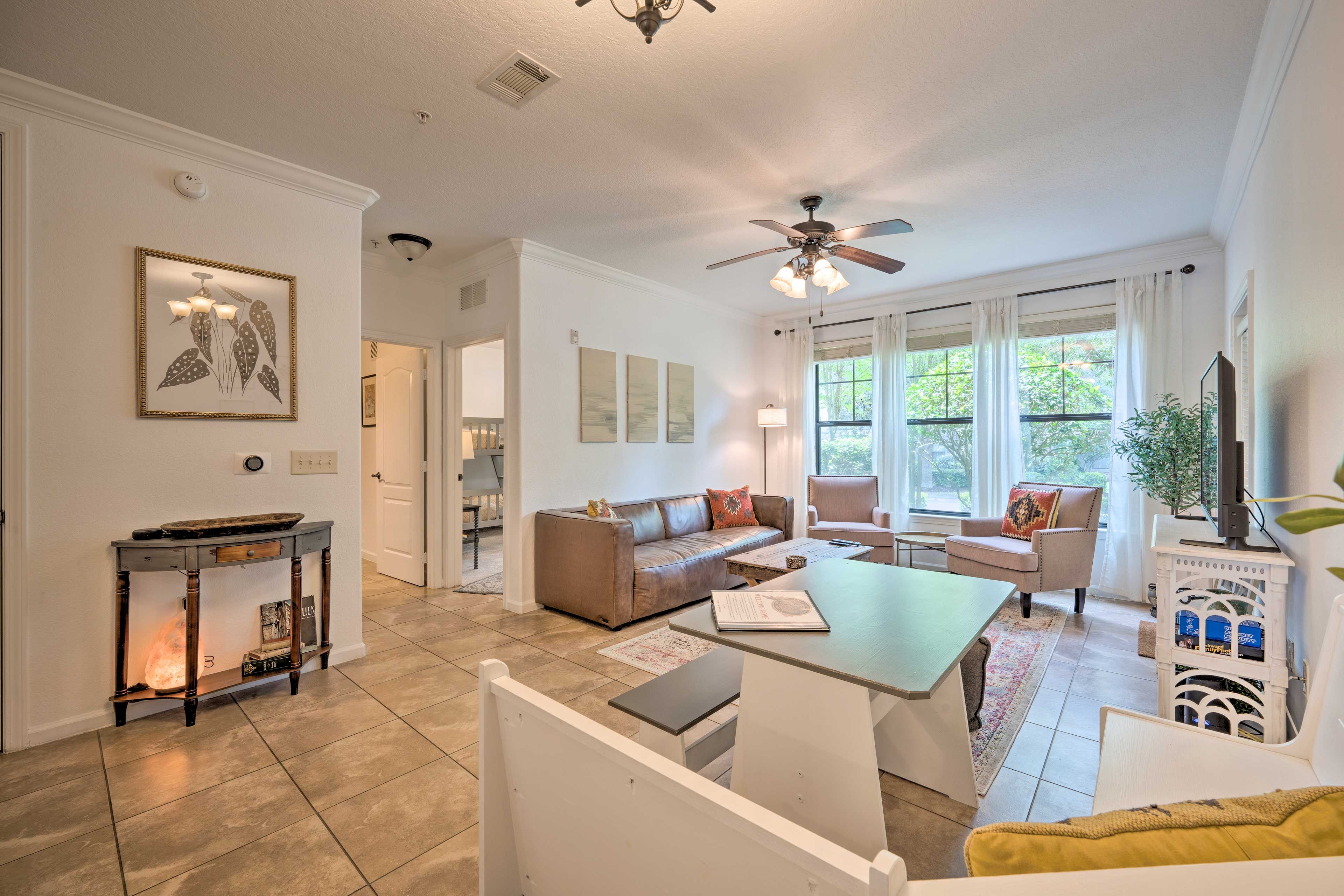 Dining Area | Dishware/Flatware Provided
