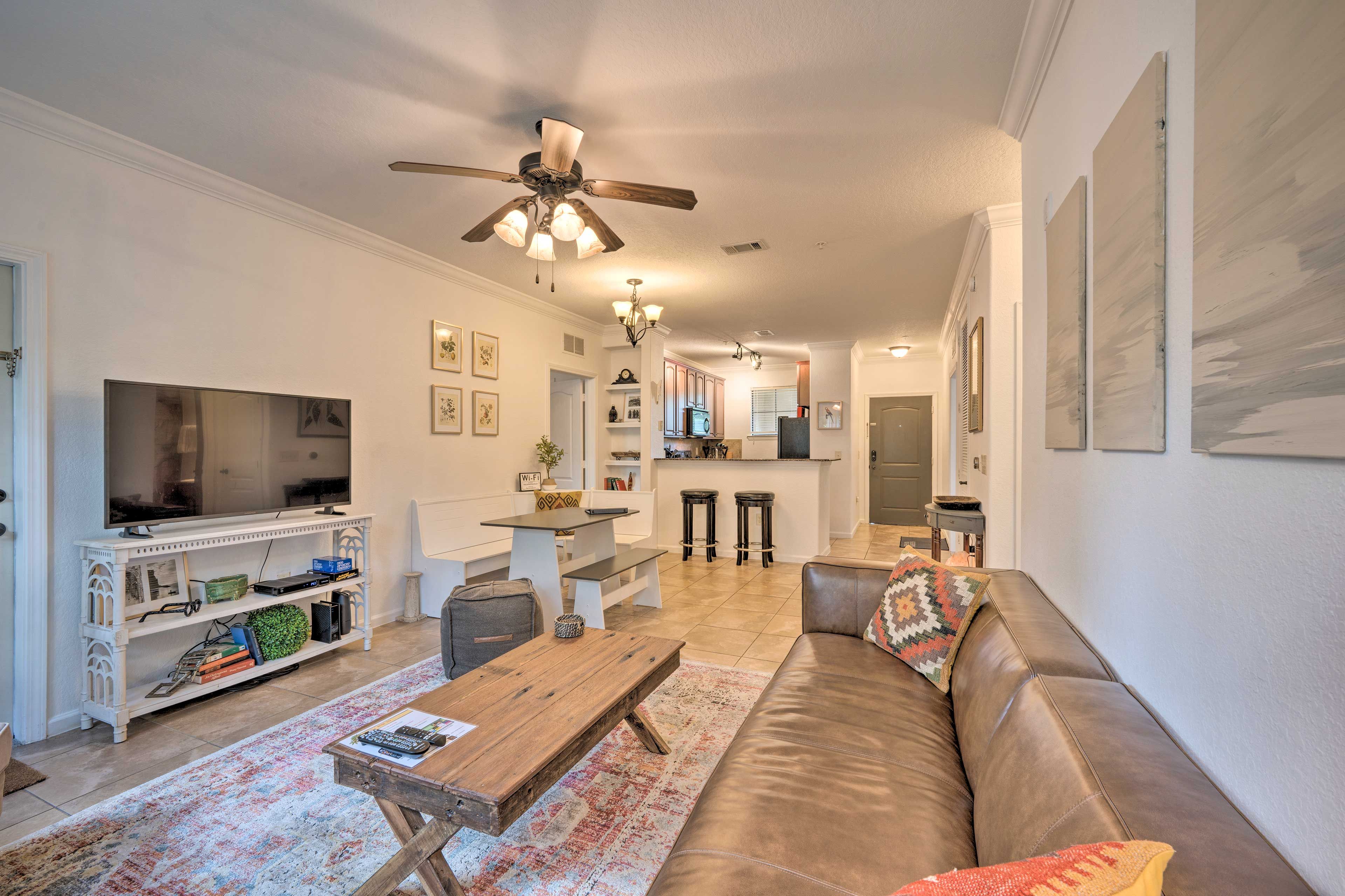 Living Room | Smart TV | Board Games