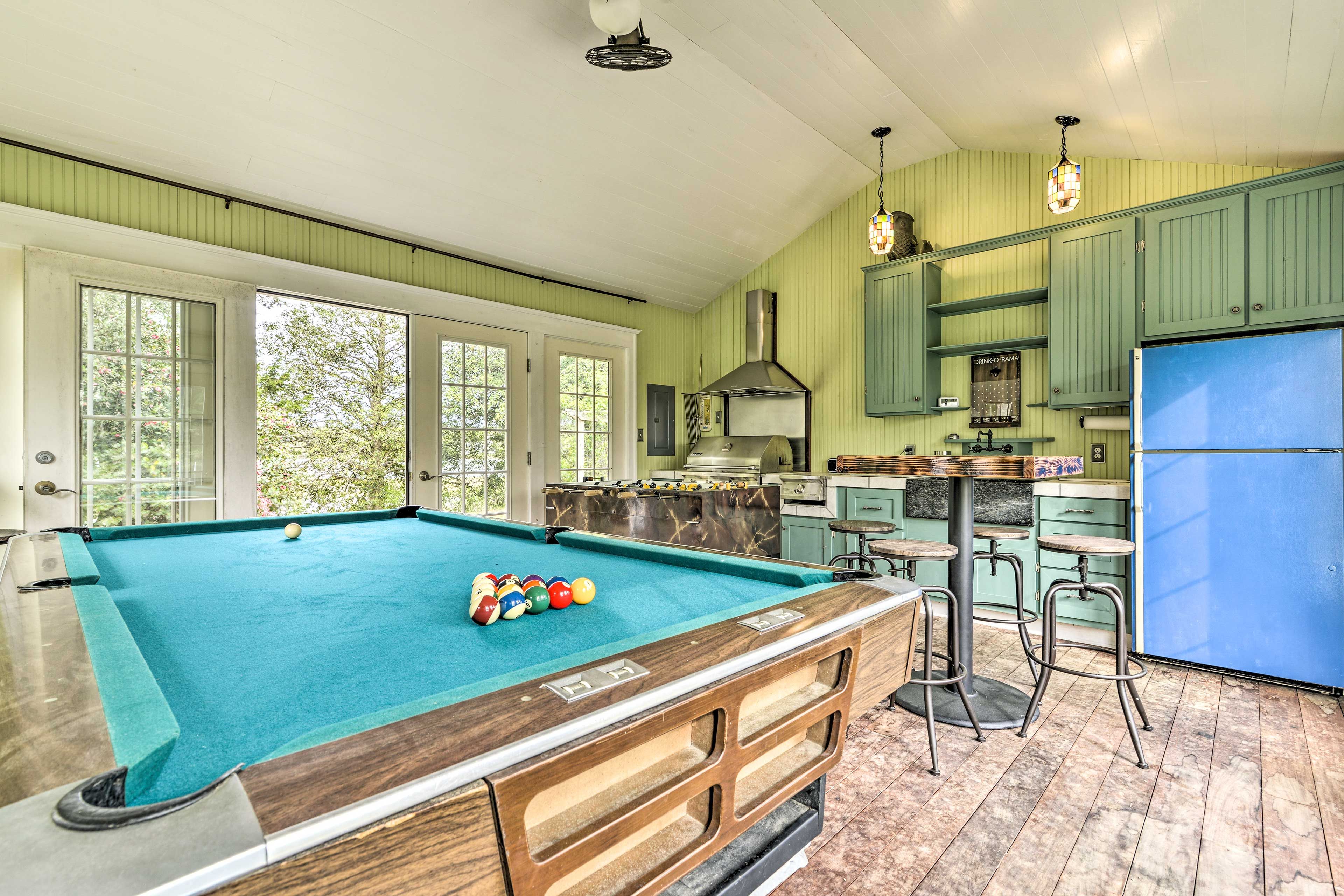Game Room | Grill | Refrigerator