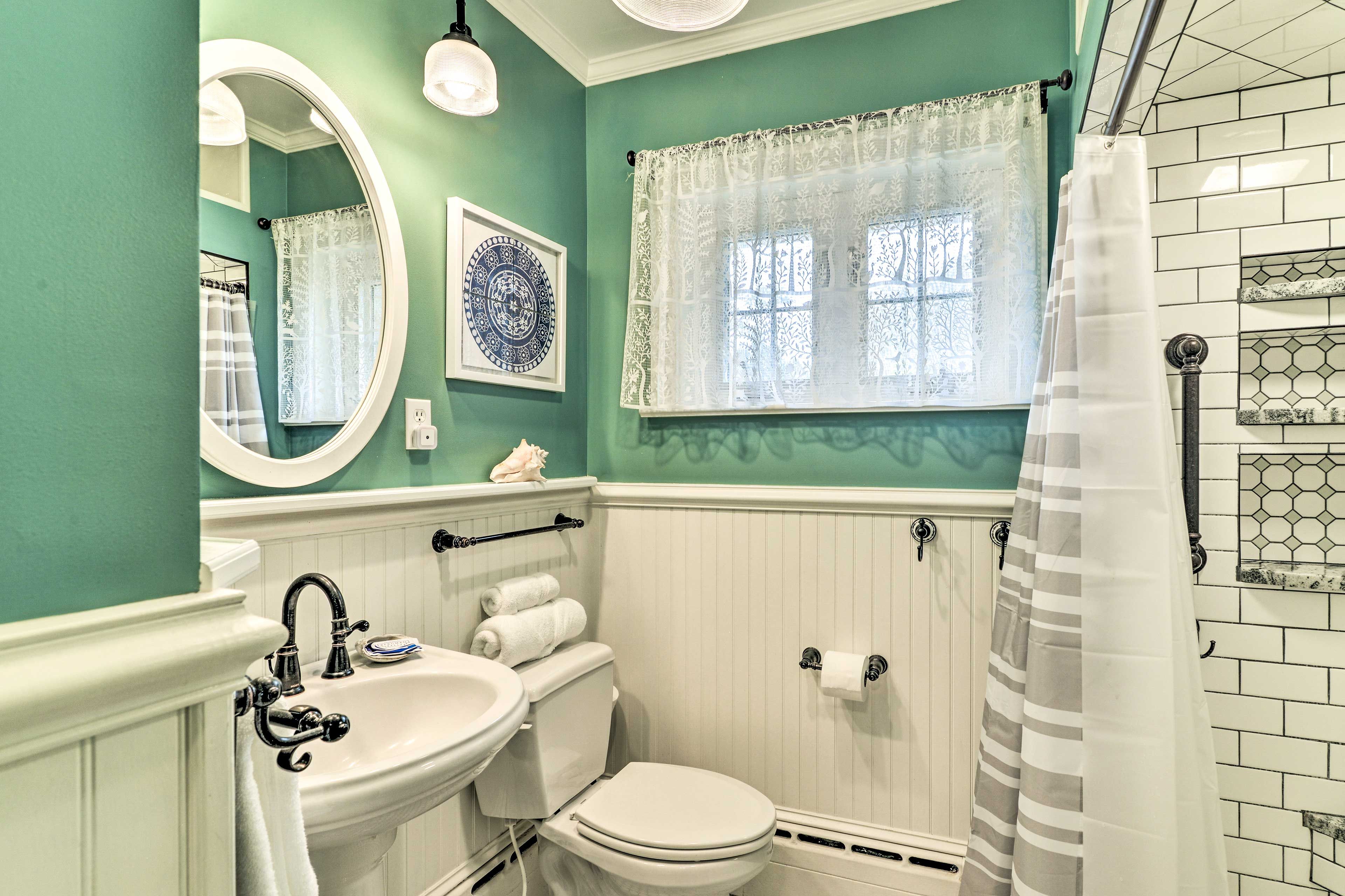 Full Bath | Complimentary Toiletries