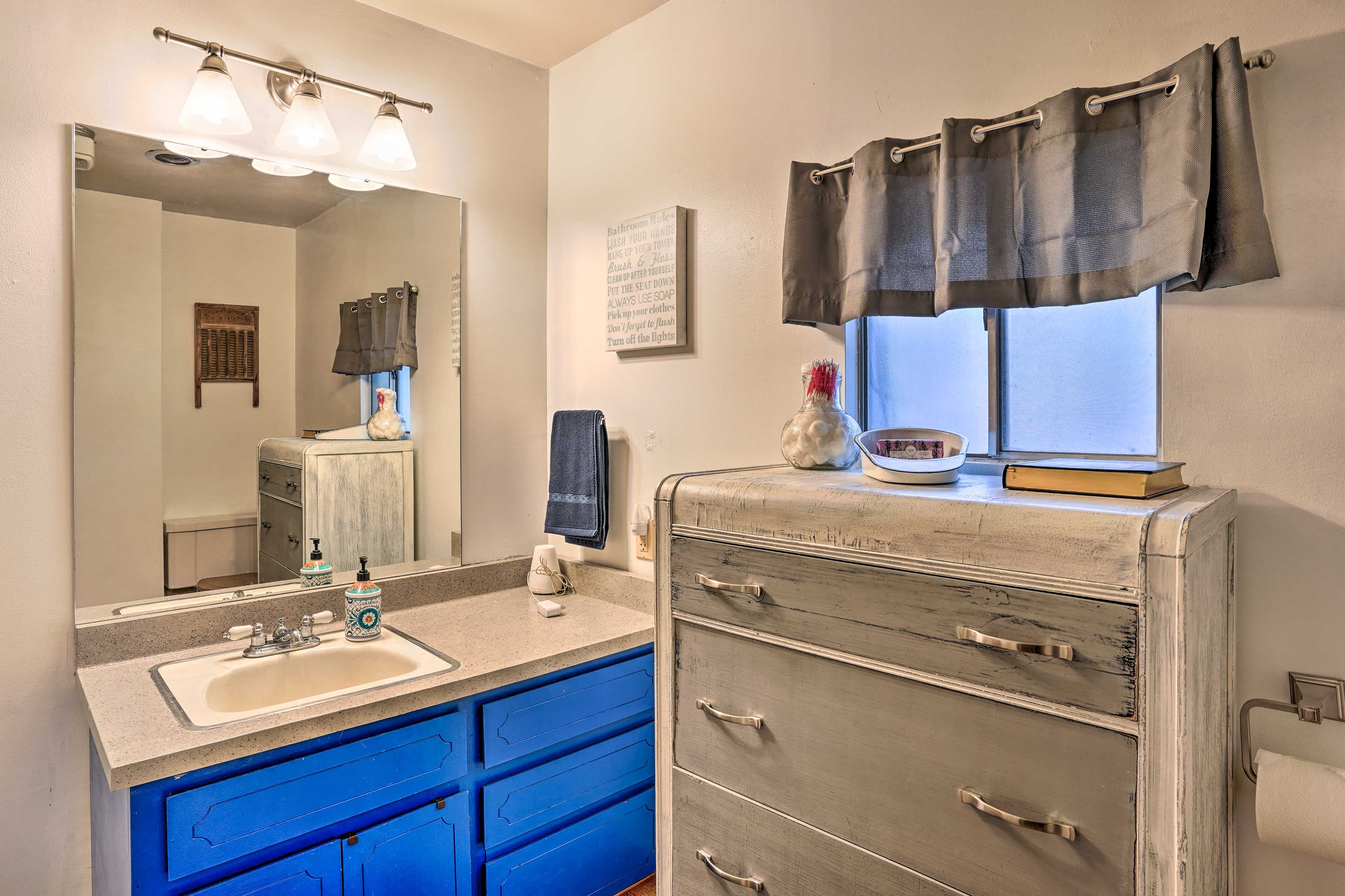 Full Bath | Complimentary Toiletries | Hair Dryer