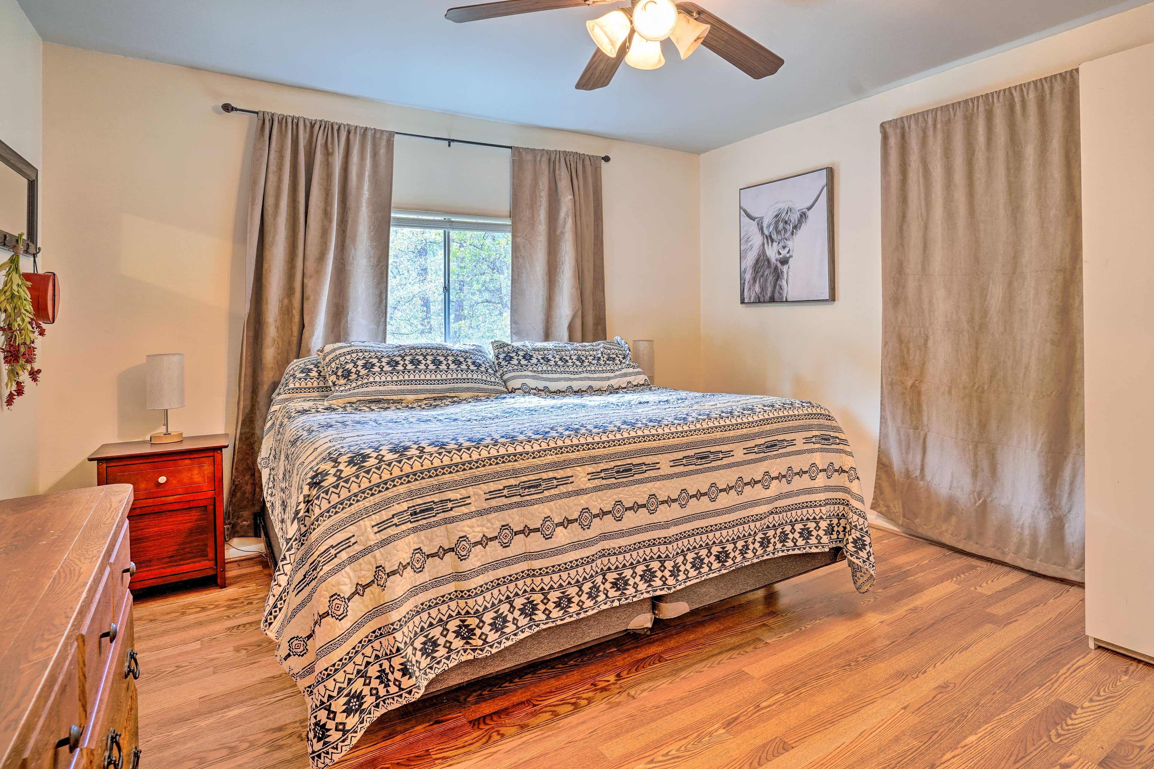 Bedroom 1 | King Bed