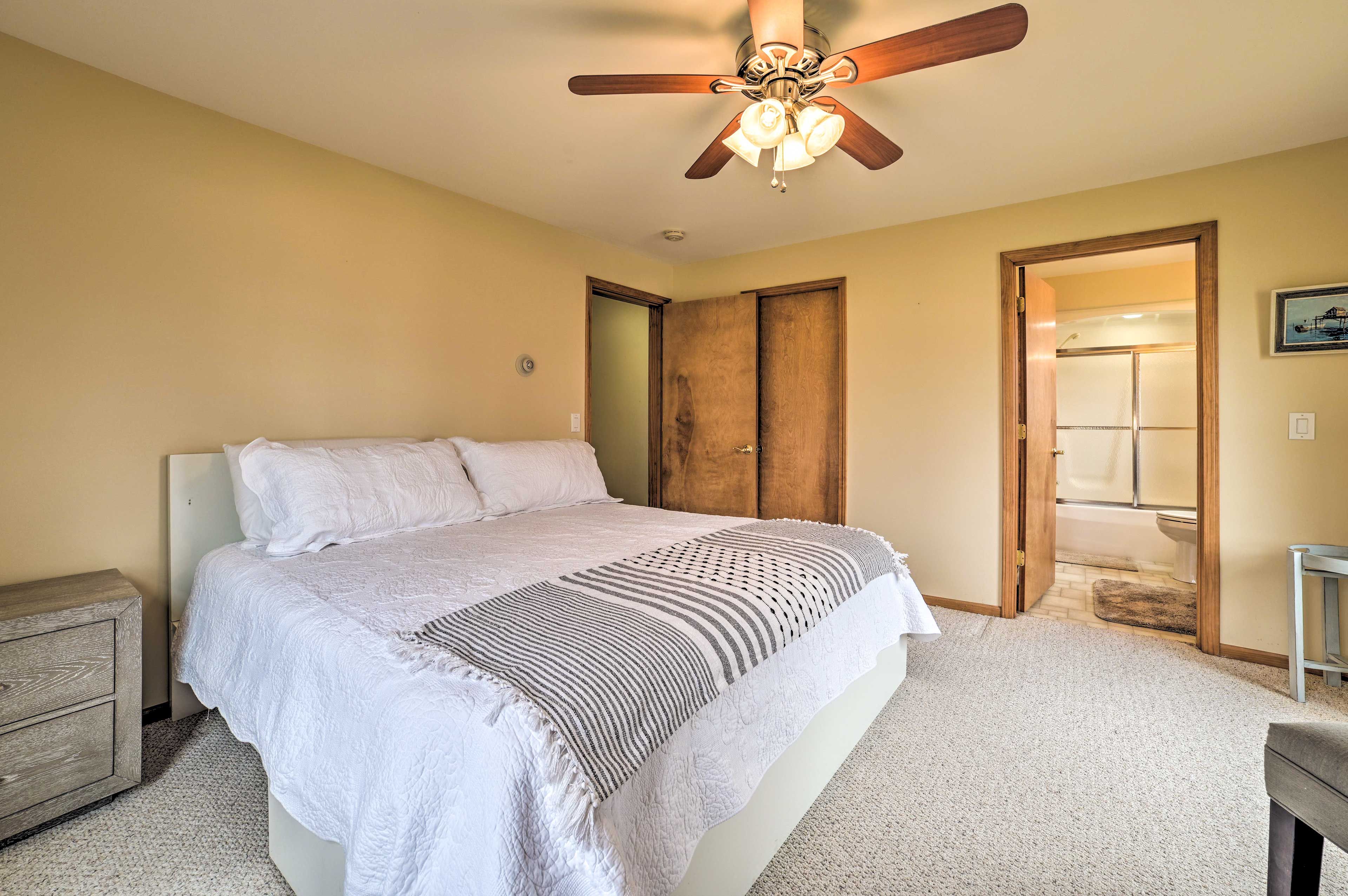 Bedroom 1 | King Bed