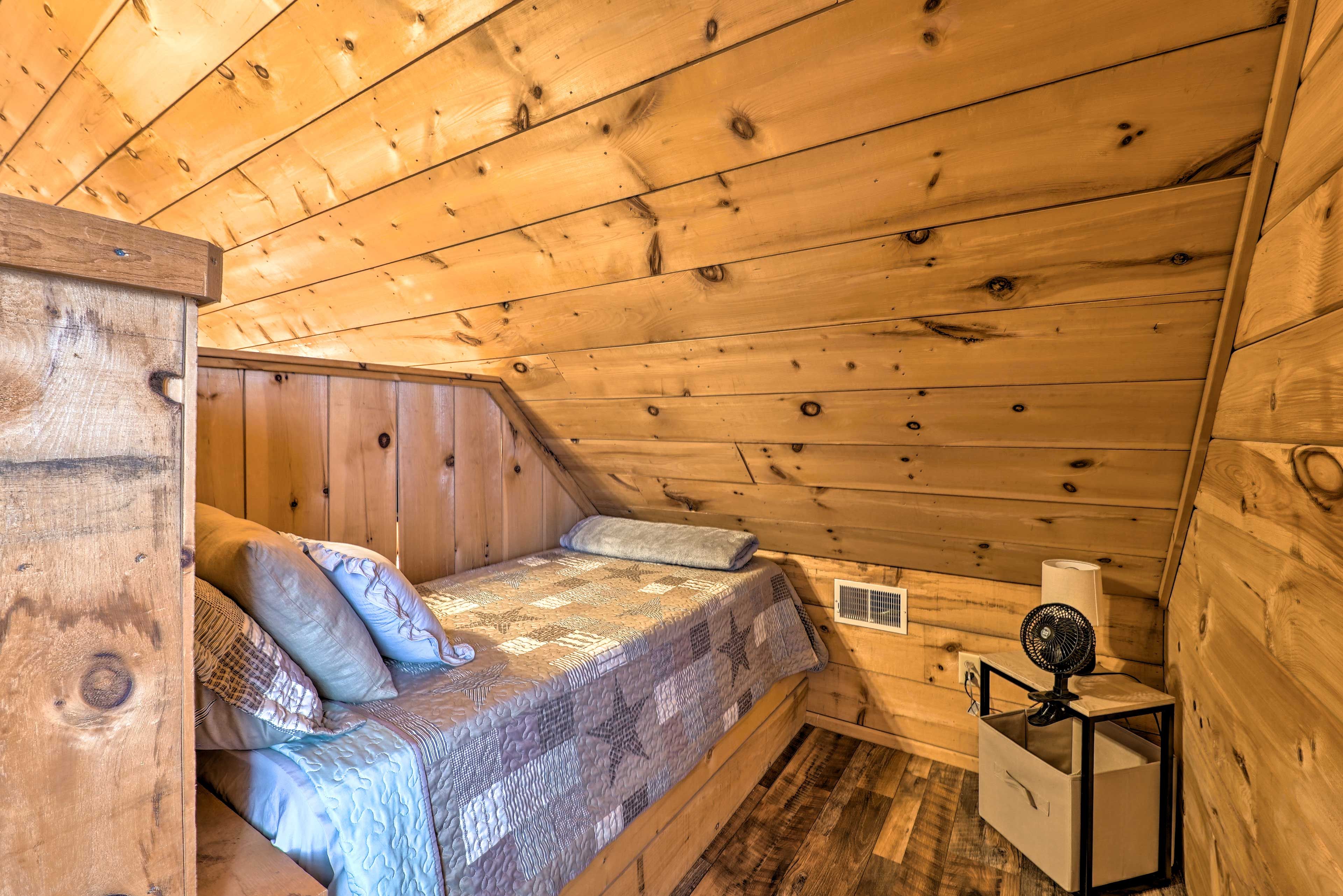 Loft | 2 Twin Beds