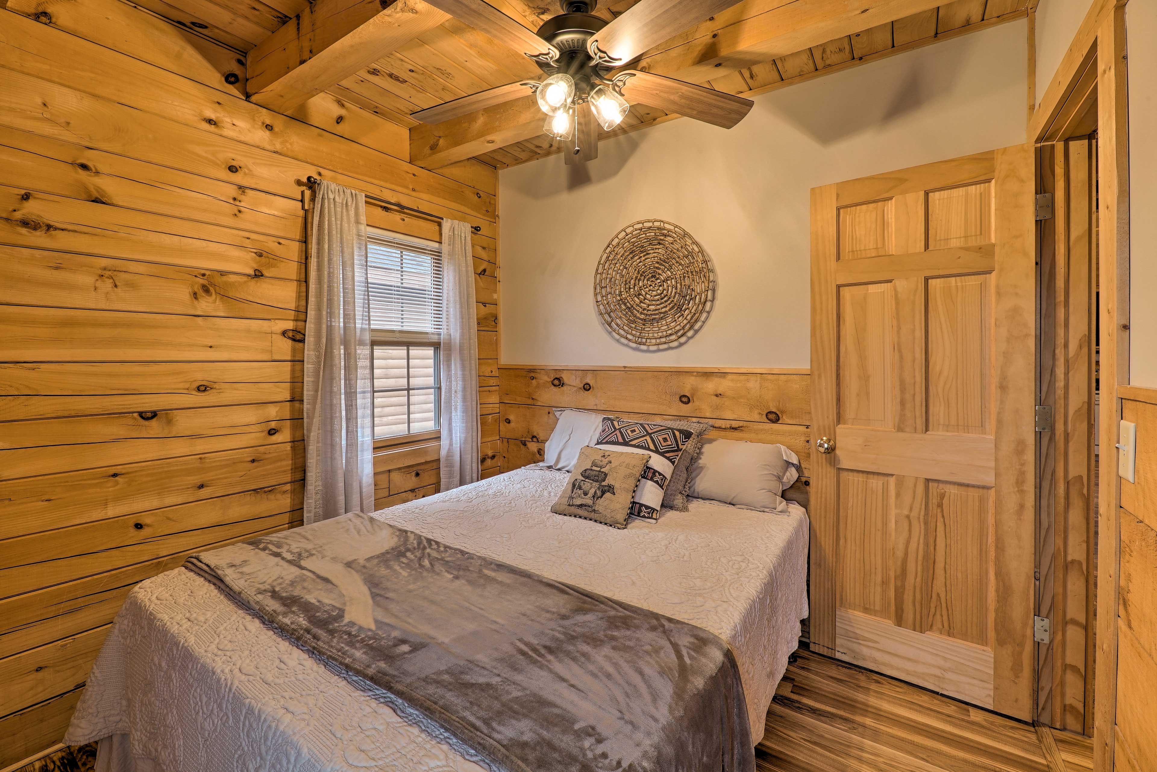 Bedroom 2 | Main Level | Queen Bed