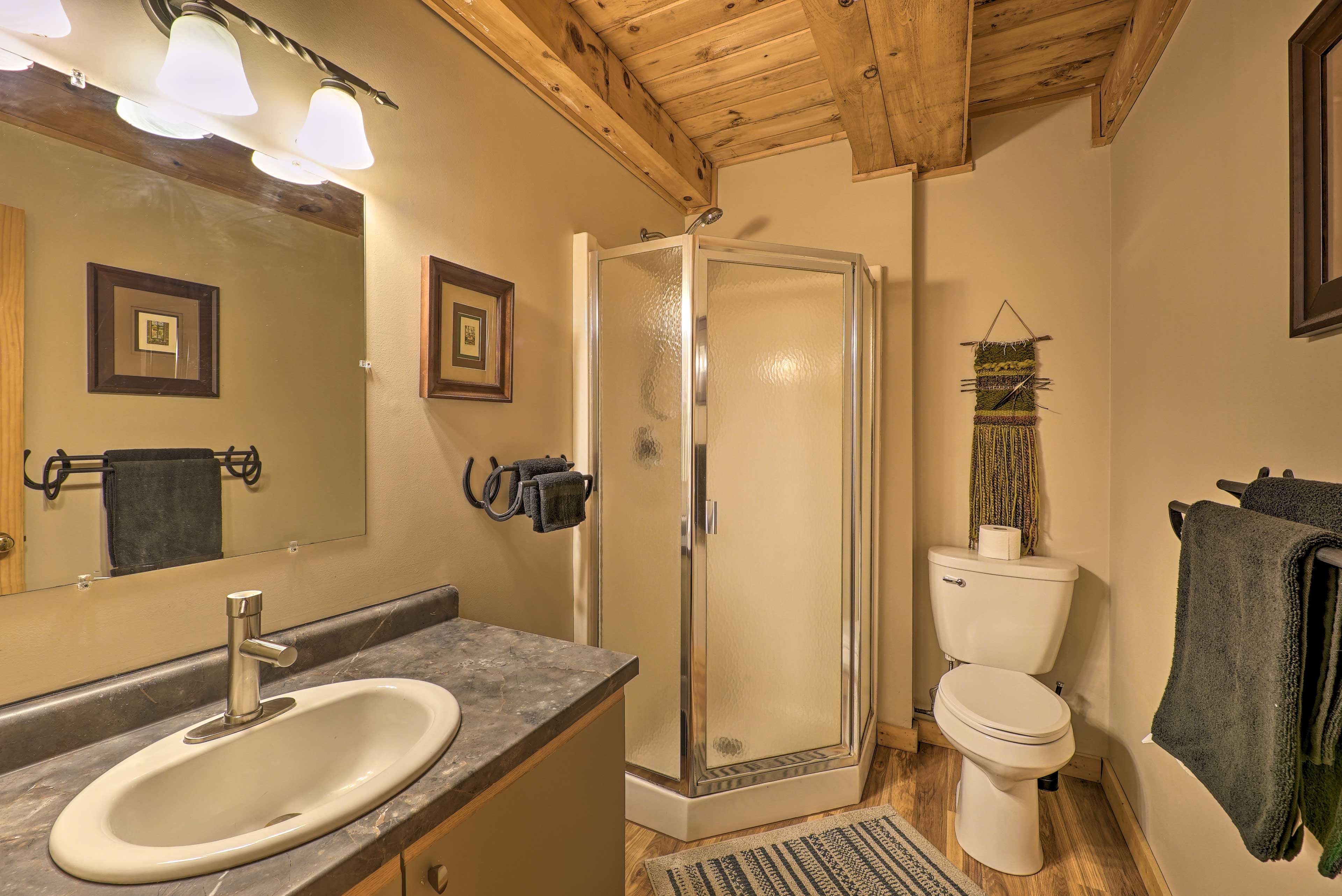 En-Suite Bathroom | Towels Provided | Complimentary Toiletries