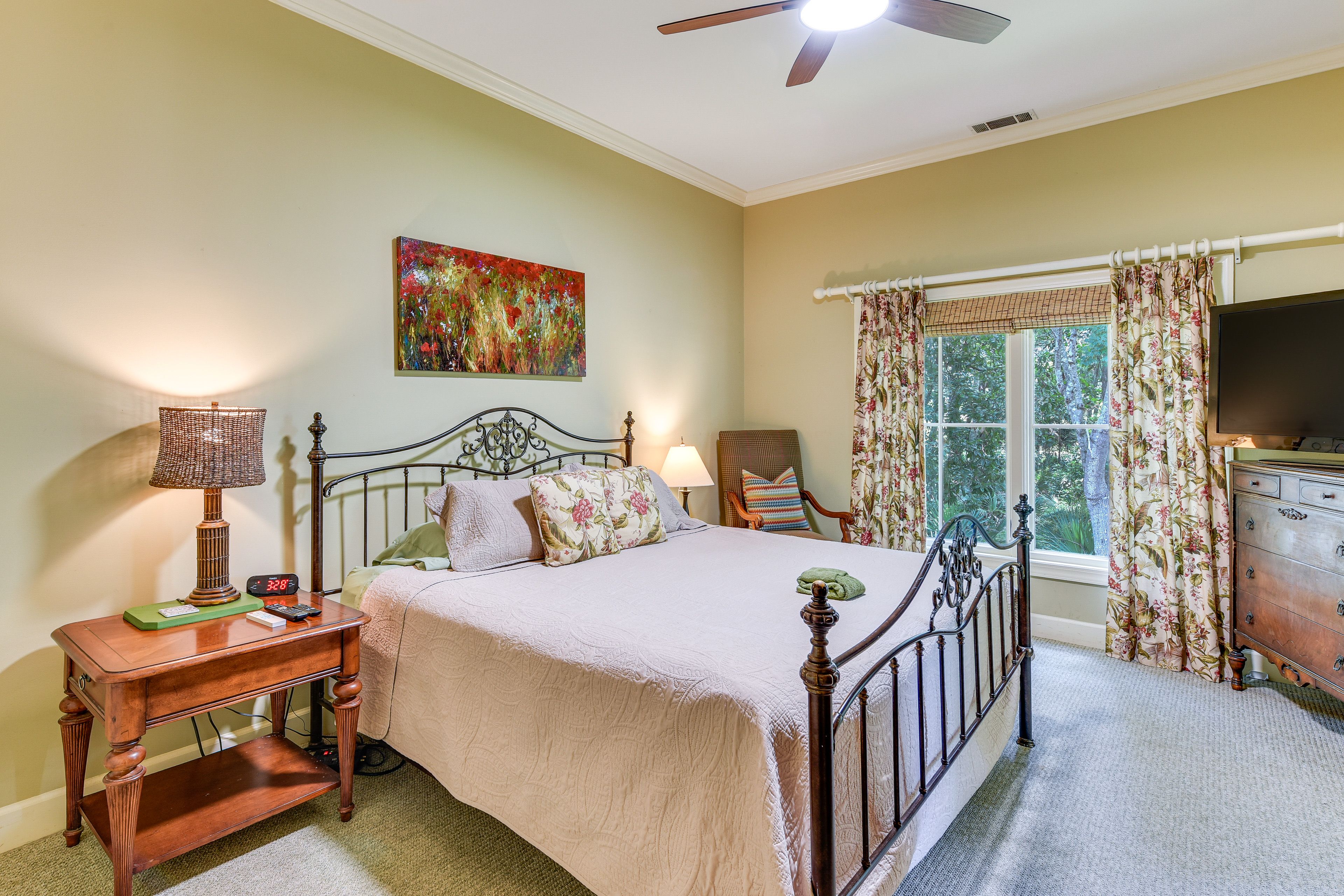 Bedroom 1 | King Bed