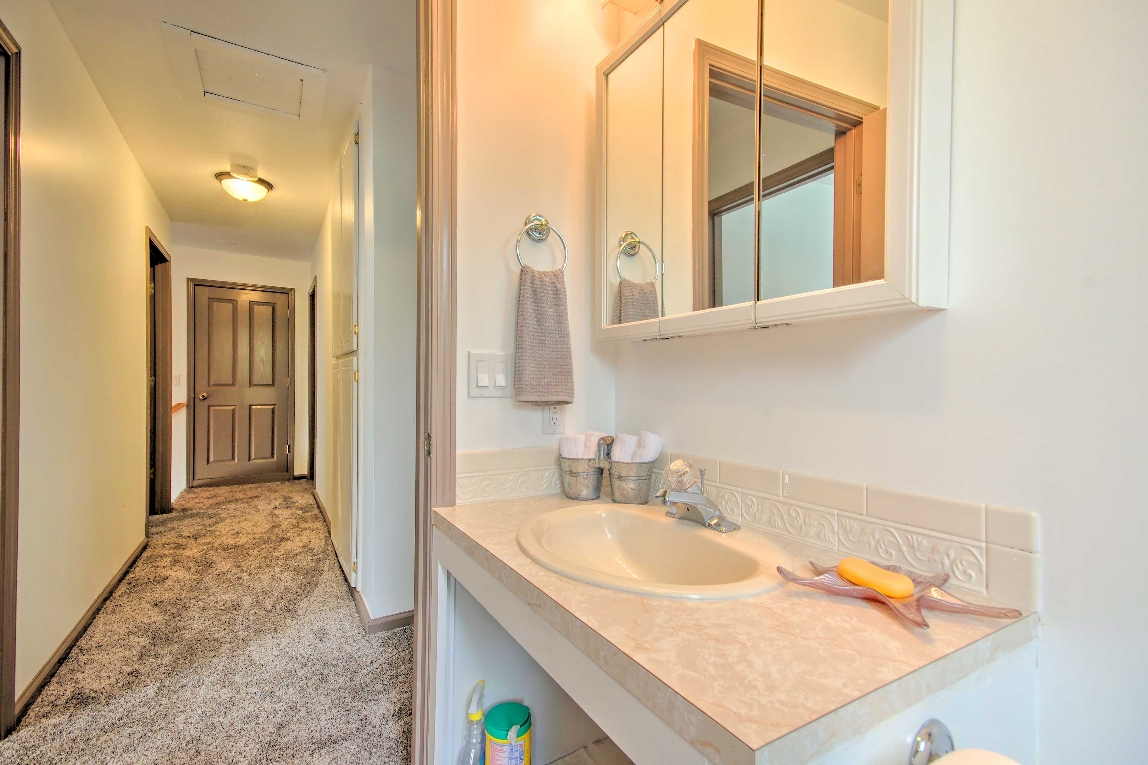 Full Bathroom | 2nd Floor
