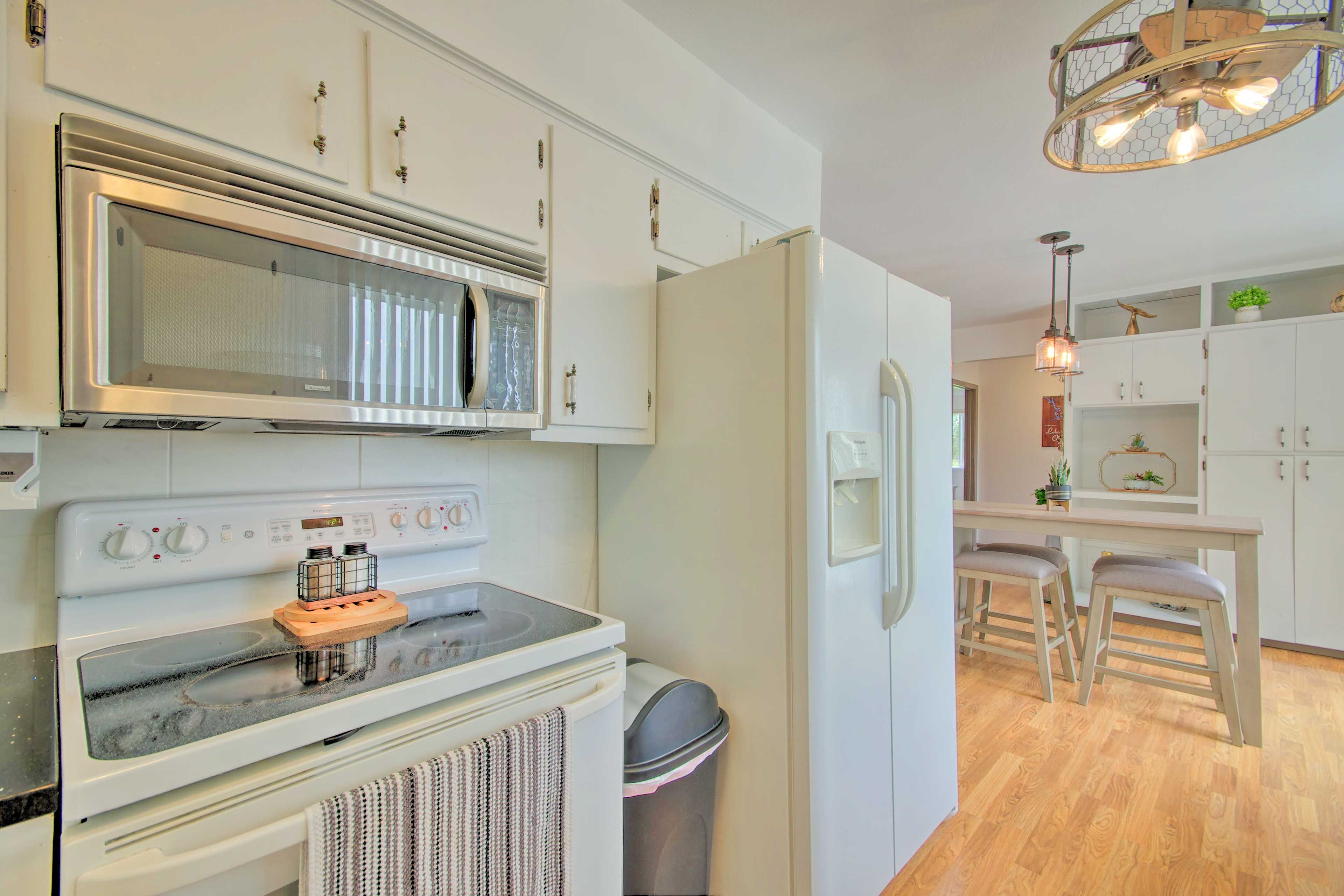 Upper Kitchen | Ice Maker