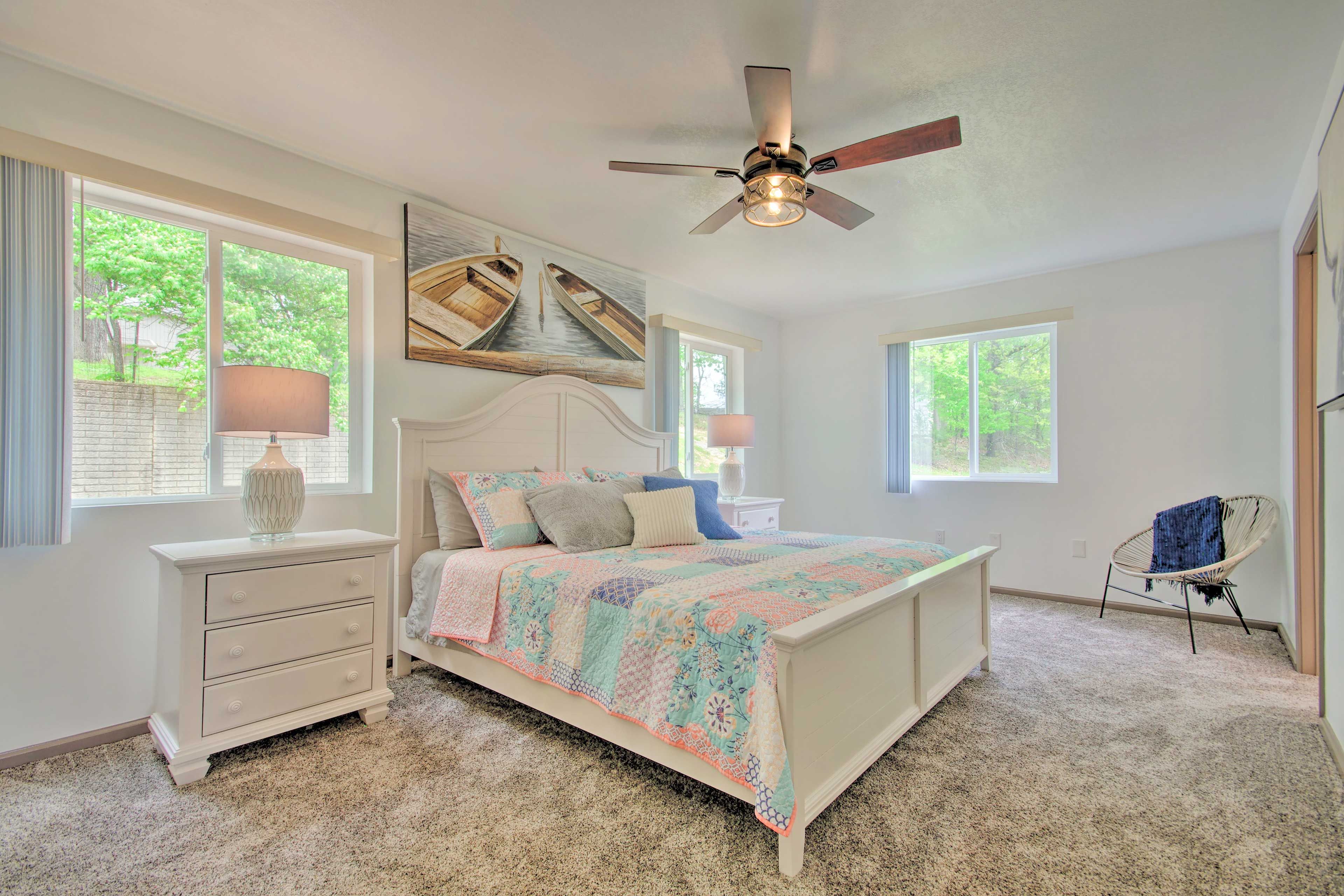 Bedroom 2 | King Bed | 1st Floor