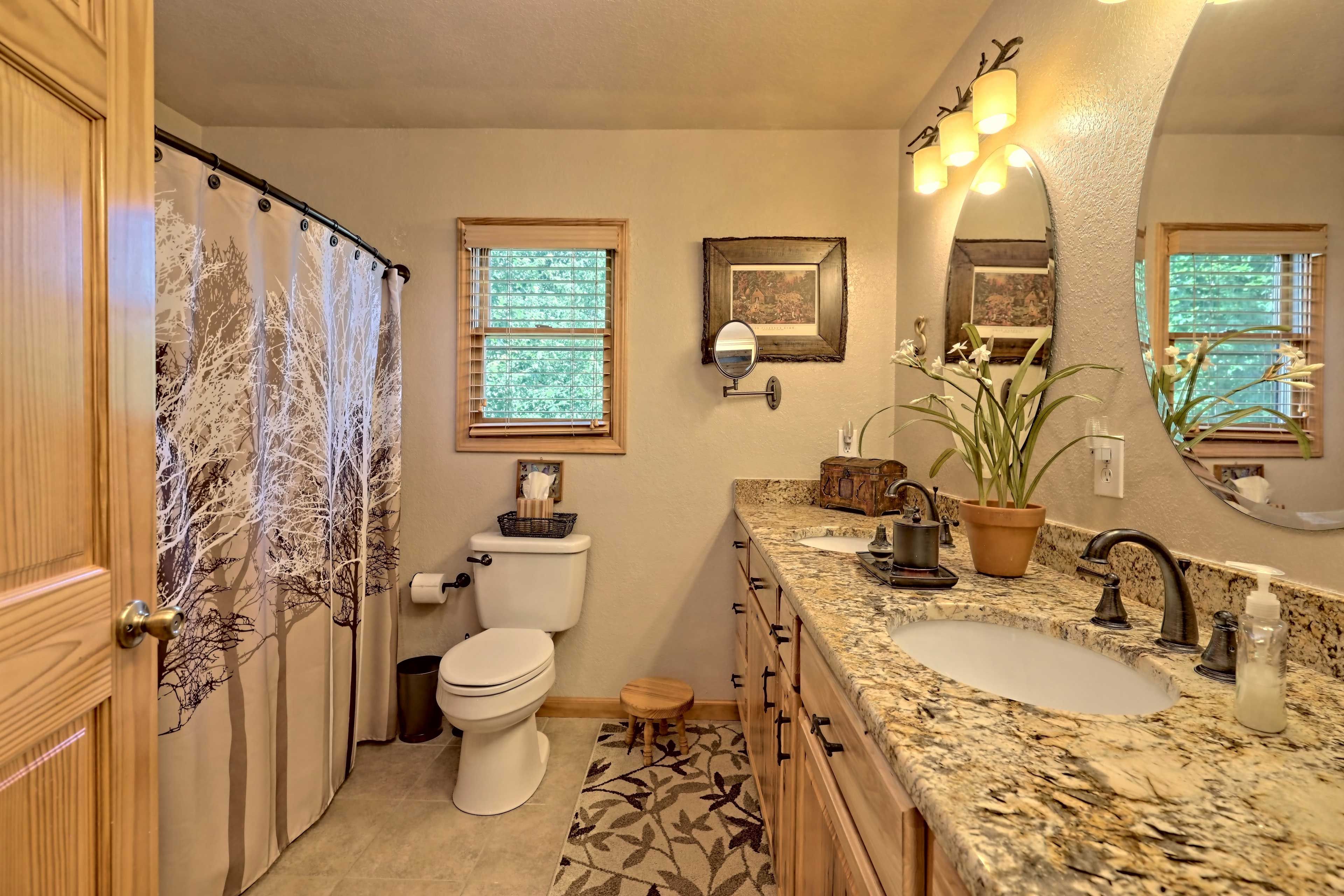 Full Bathroom | Beach Towels
