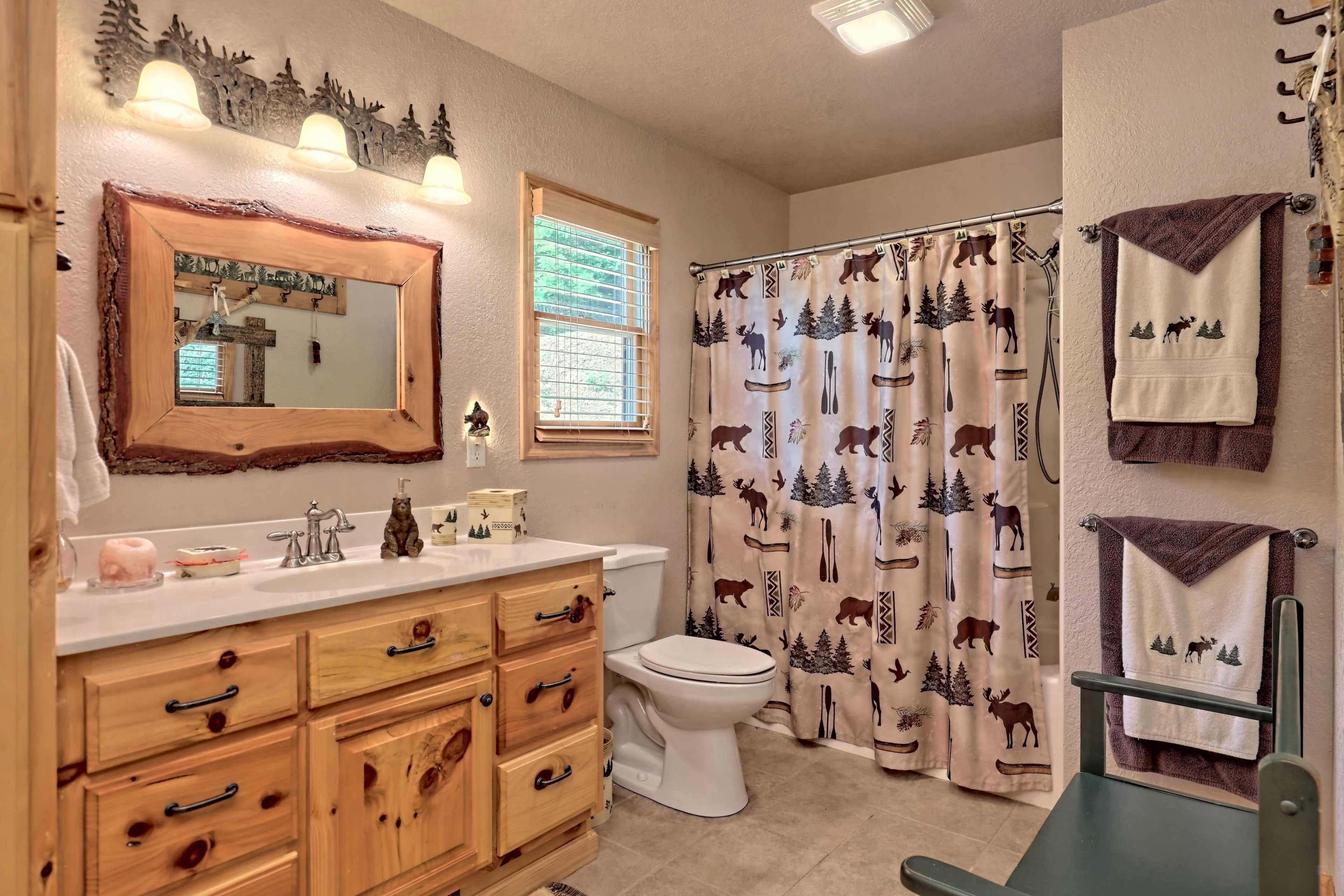 Full Bathroom | Complimentary Toiletries Provided
