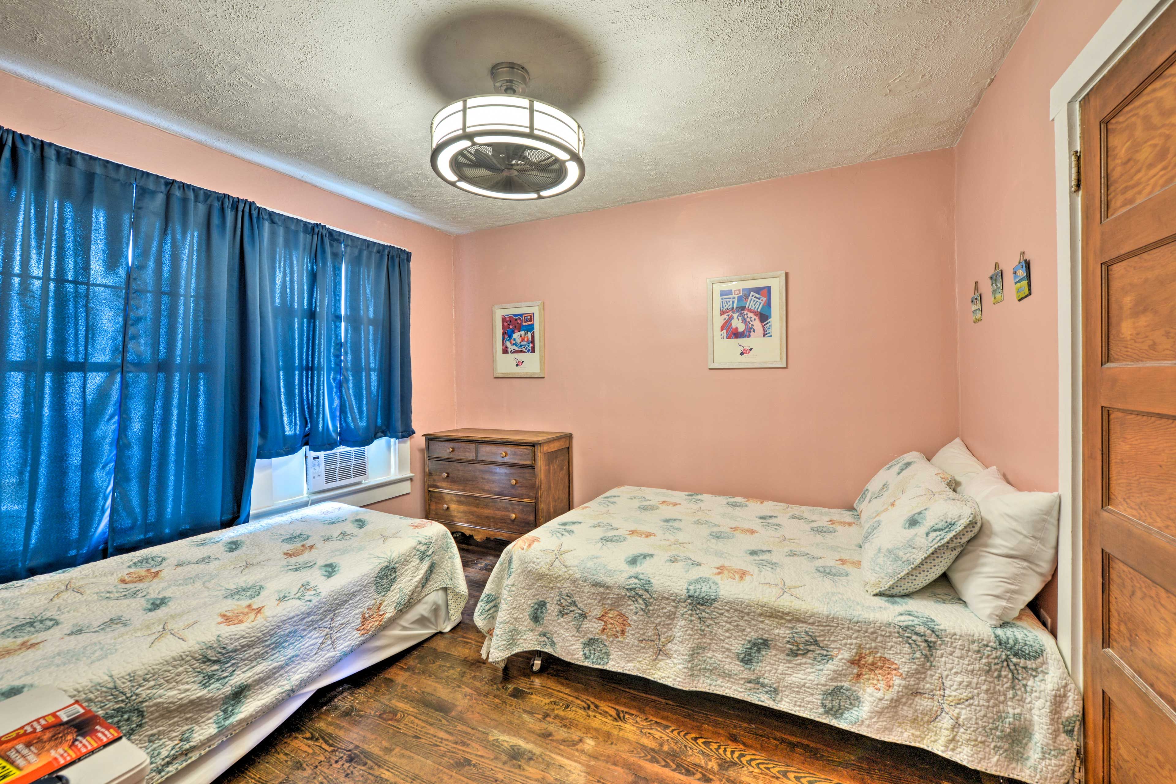 Bedroom 2 | Full Bed | Twin Bed