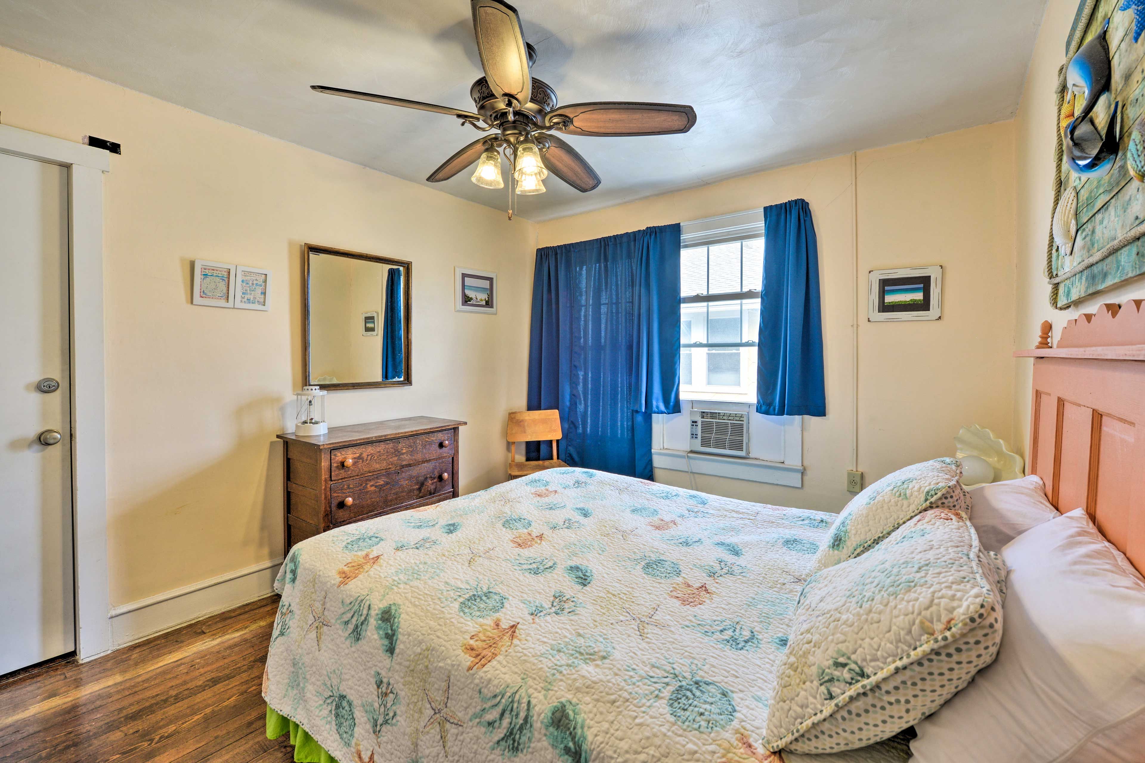 Bedroom 1 | Queen Bed | Linens Provided