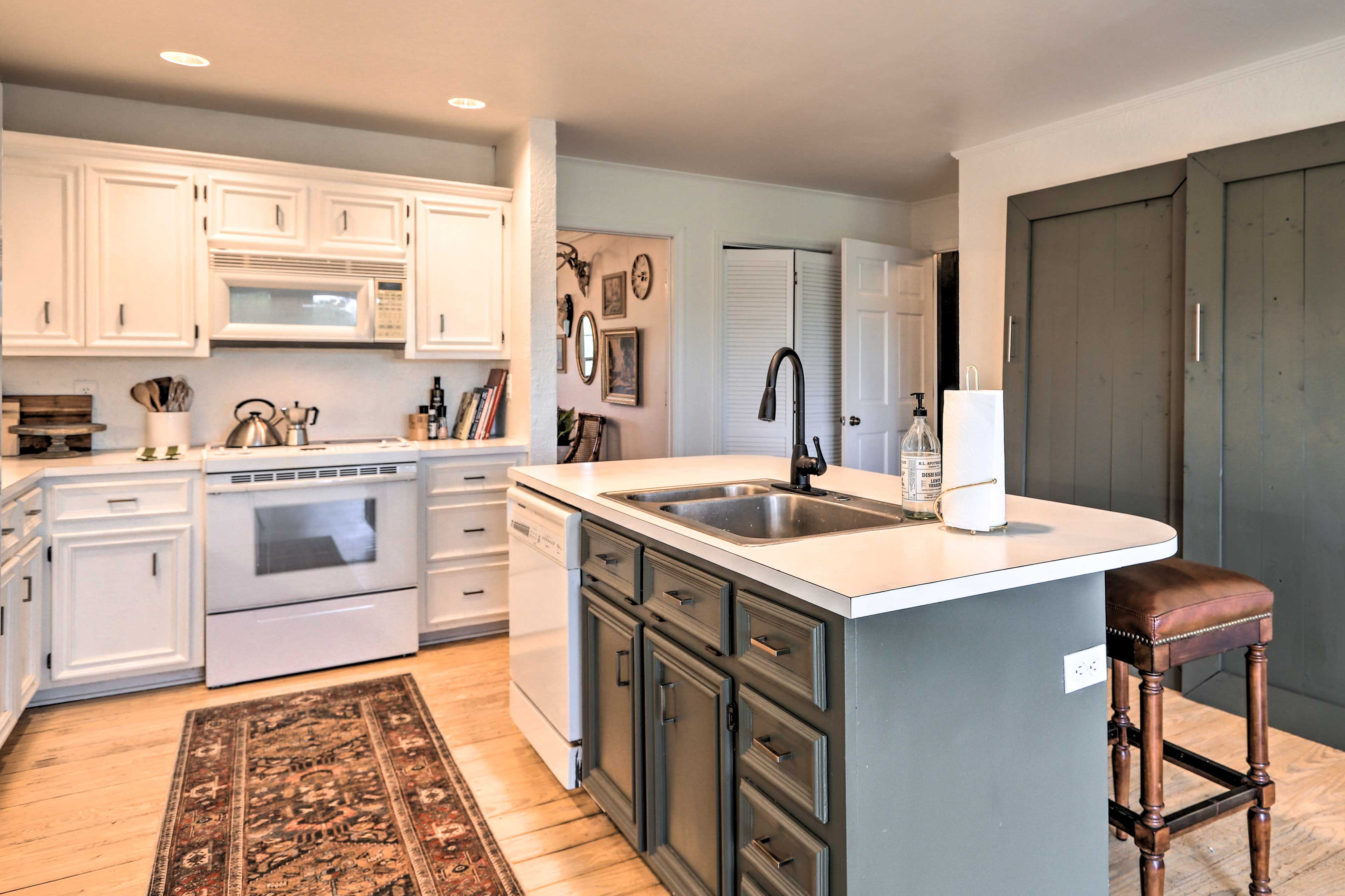 Fully Equipped Kitchen | Main Level | Dishwasher